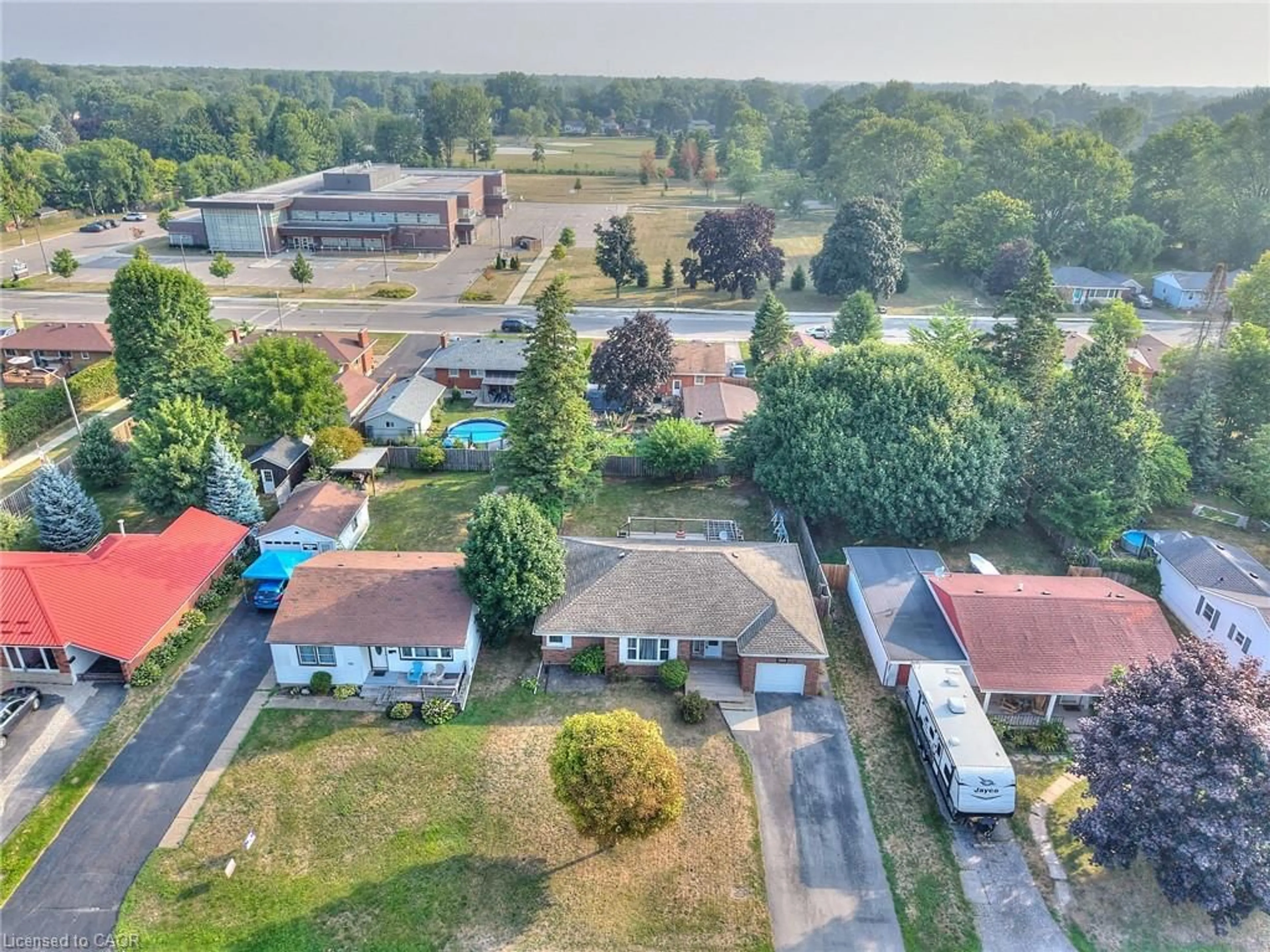 A pic from outside/outdoor area/front of a property/back of a property/a pic from drone, unknown for Ave, Dunnville Ontario N1A 1M7