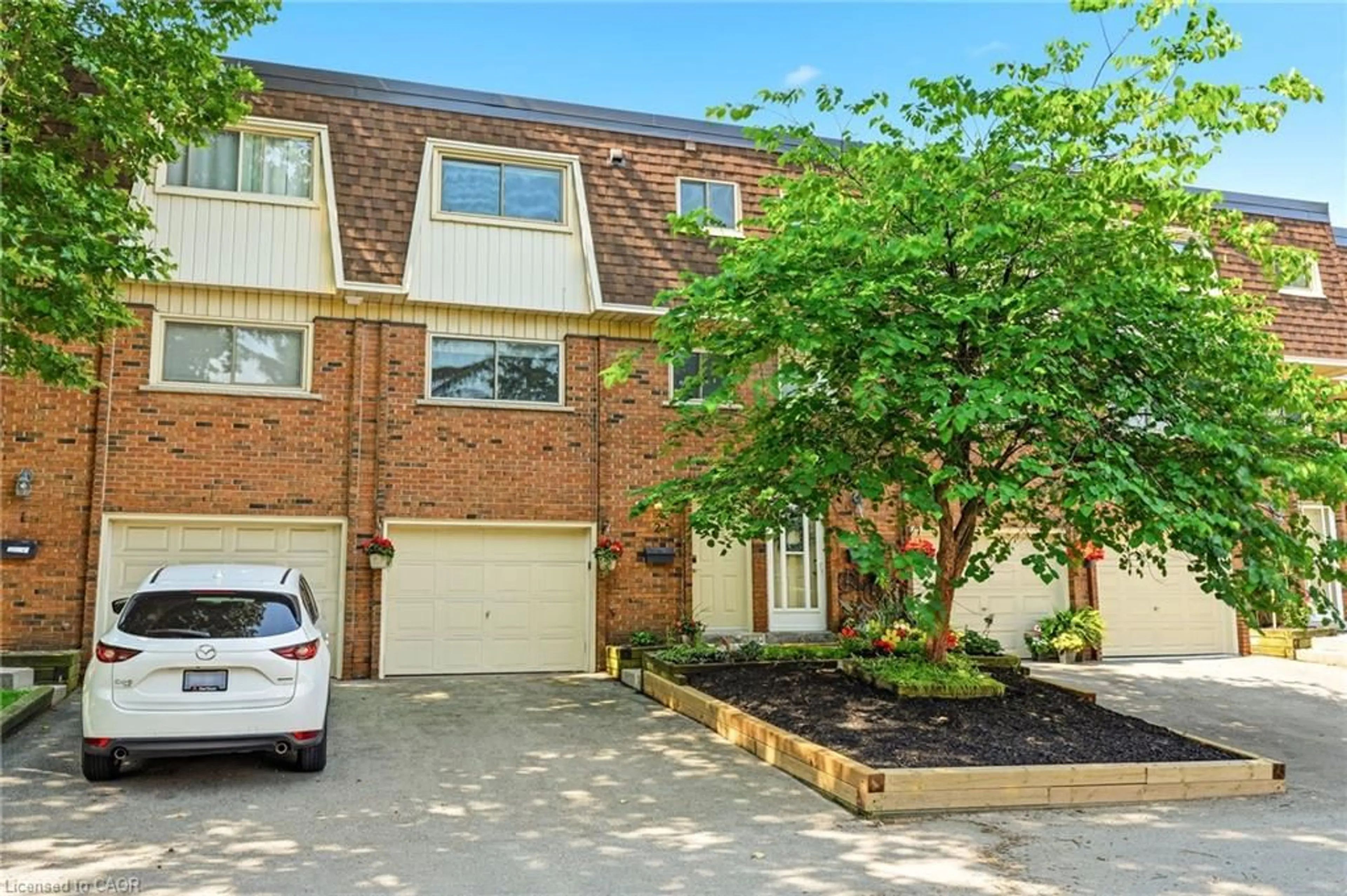 Home with brick exterior material, street for Dr, Hamilton Ontario L9C 5Y9