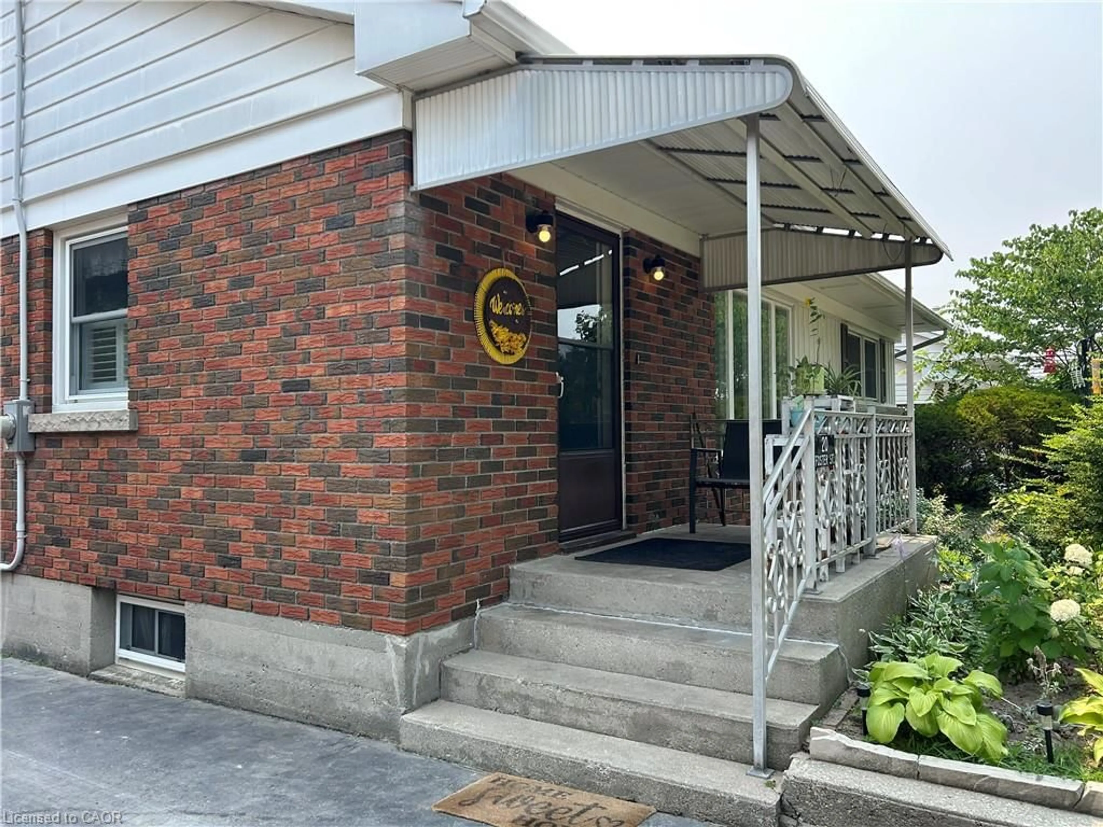 Indoor foyer for 20 Foster St, Simcoe Ontario N3Y 2C2