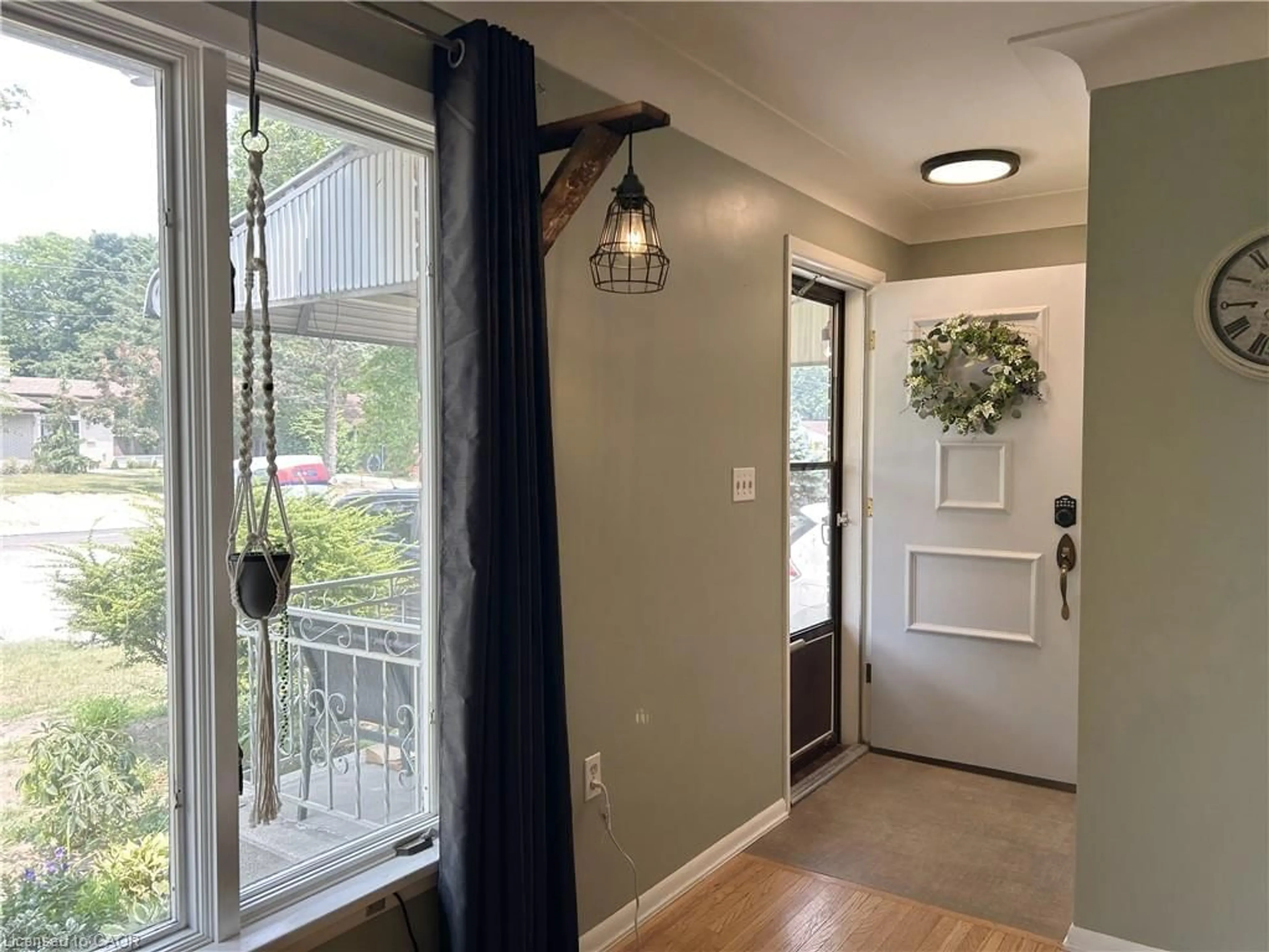 Indoor entryway for 20 Foster St, Simcoe Ontario N3Y 2C2