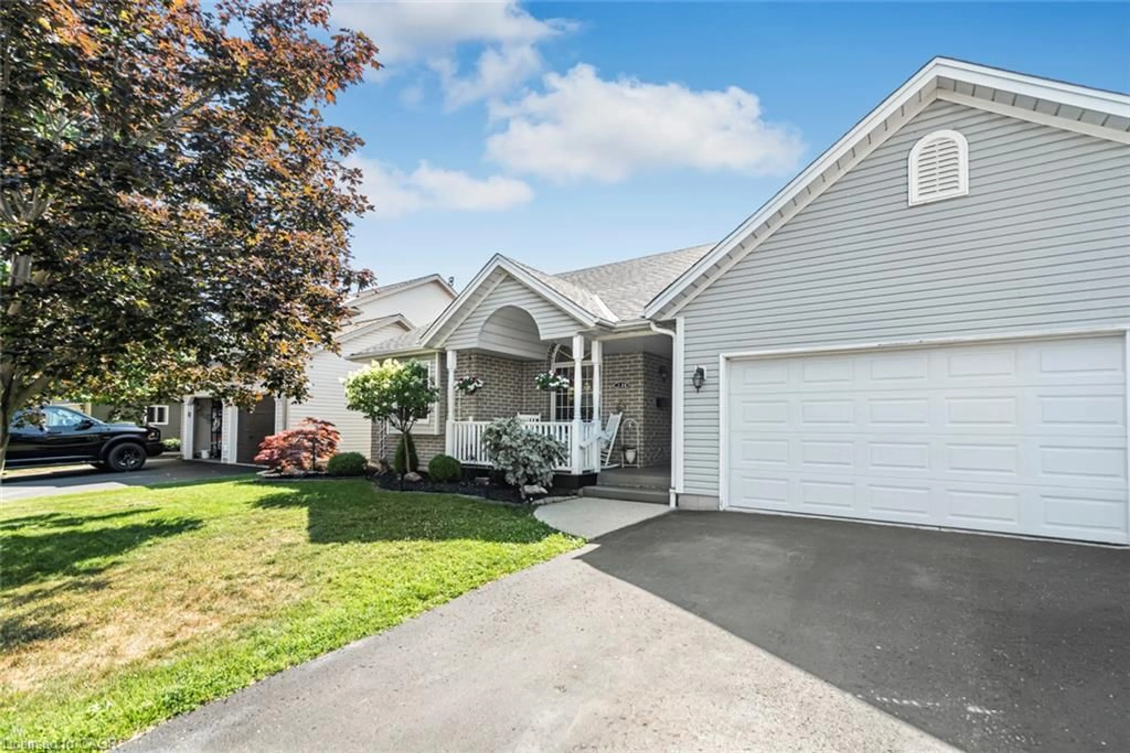 Home with vinyl exterior material, street for 26 Maplewood Crt, Dunnville Ontario N1A 3G8