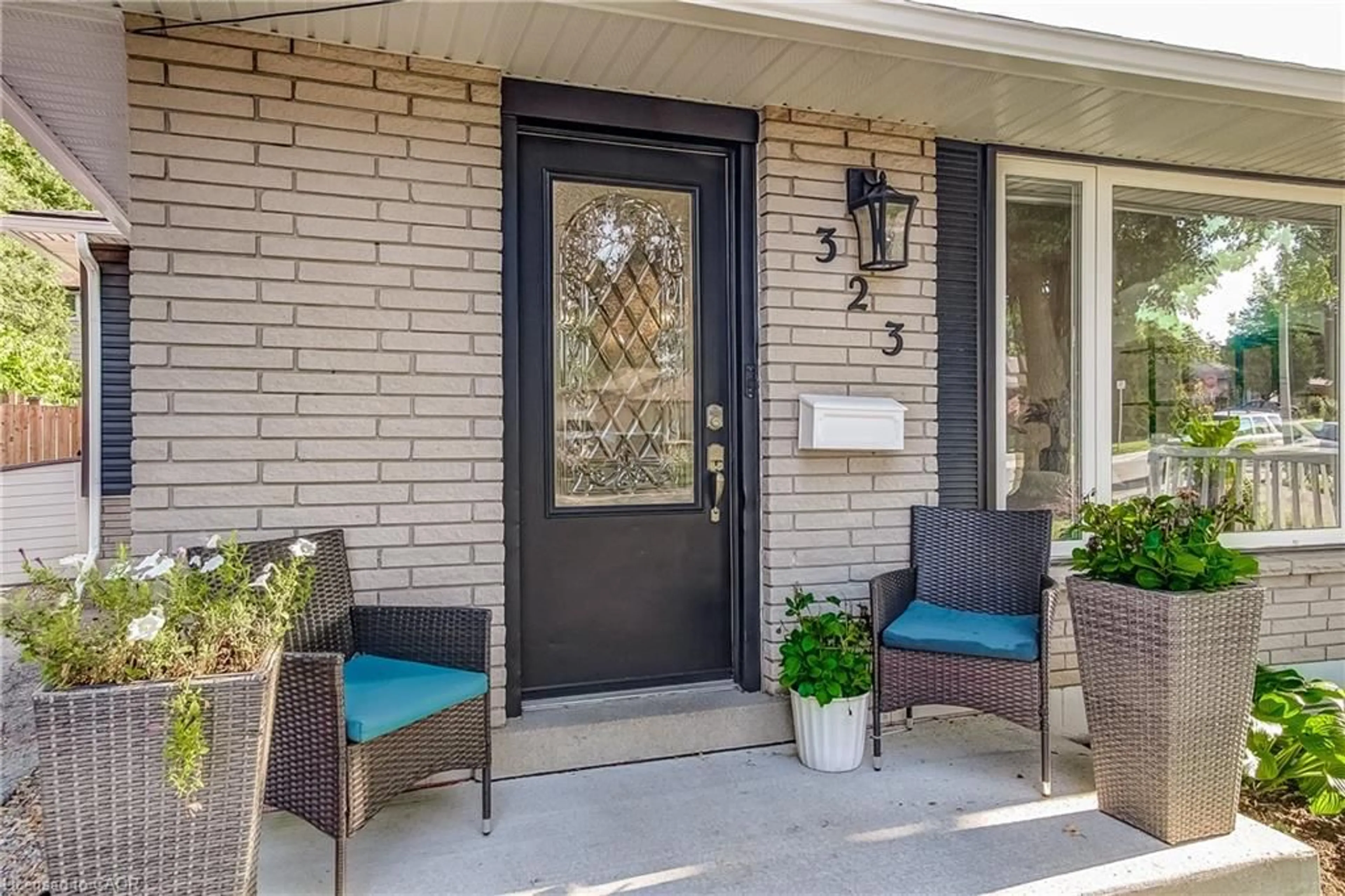 Indoor entryway for Dr, Hamilton Ontario L9C 4T4