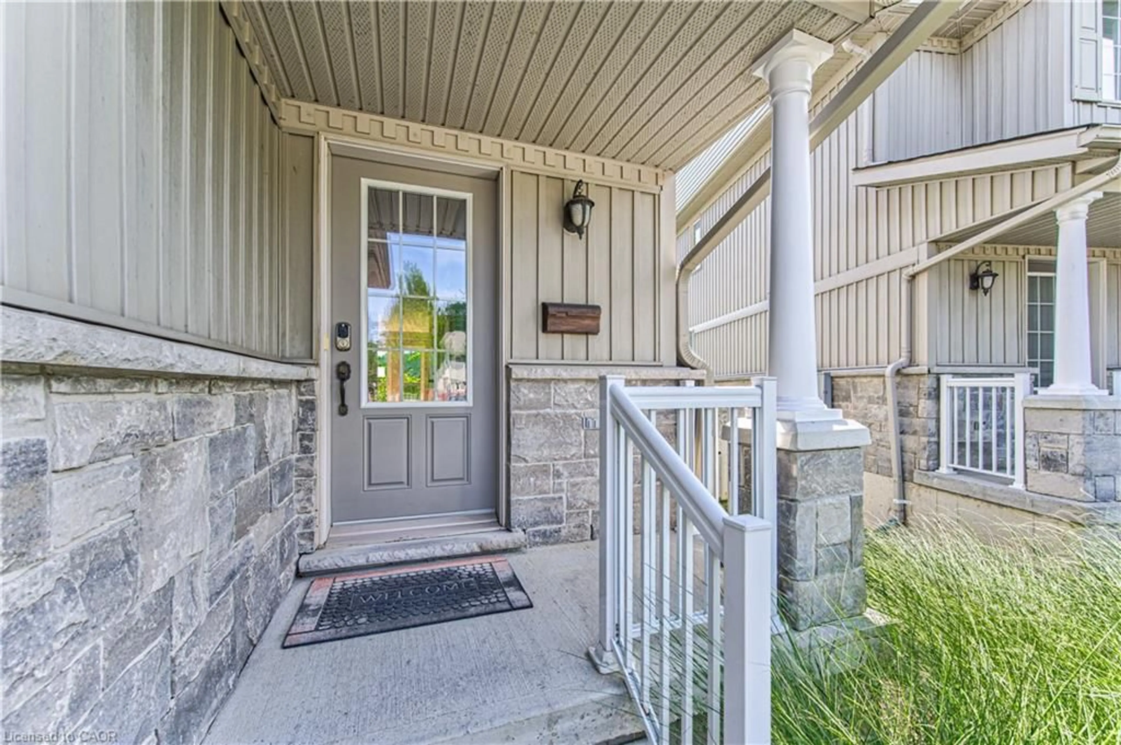 Indoor entryway for 20 David Bergey Dr #B16, Kitchener Ontario N2E 0B1
