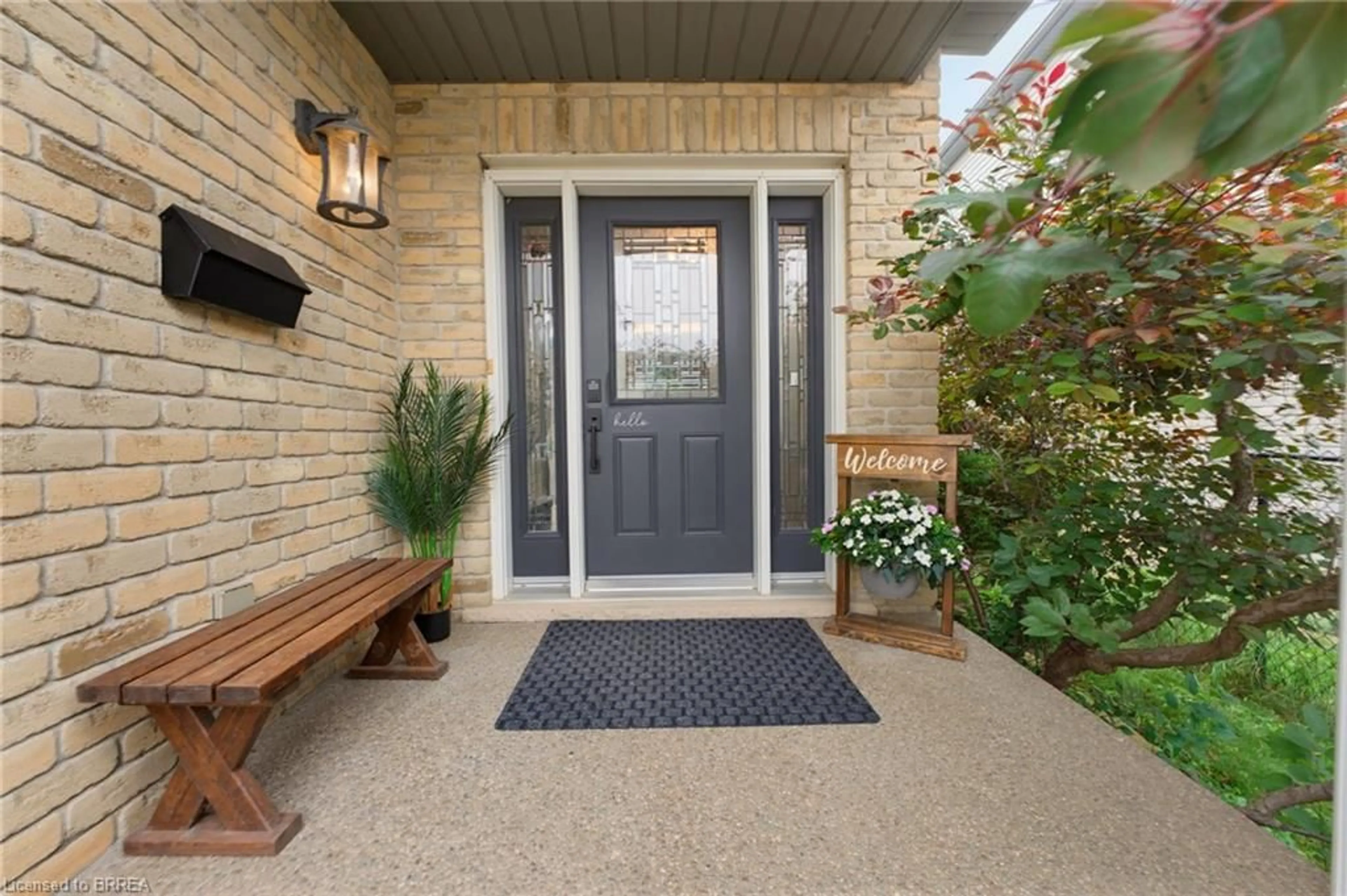 Indoor entryway for 196 Mcguiness Dr, Brantford Ontario N3T 0B5