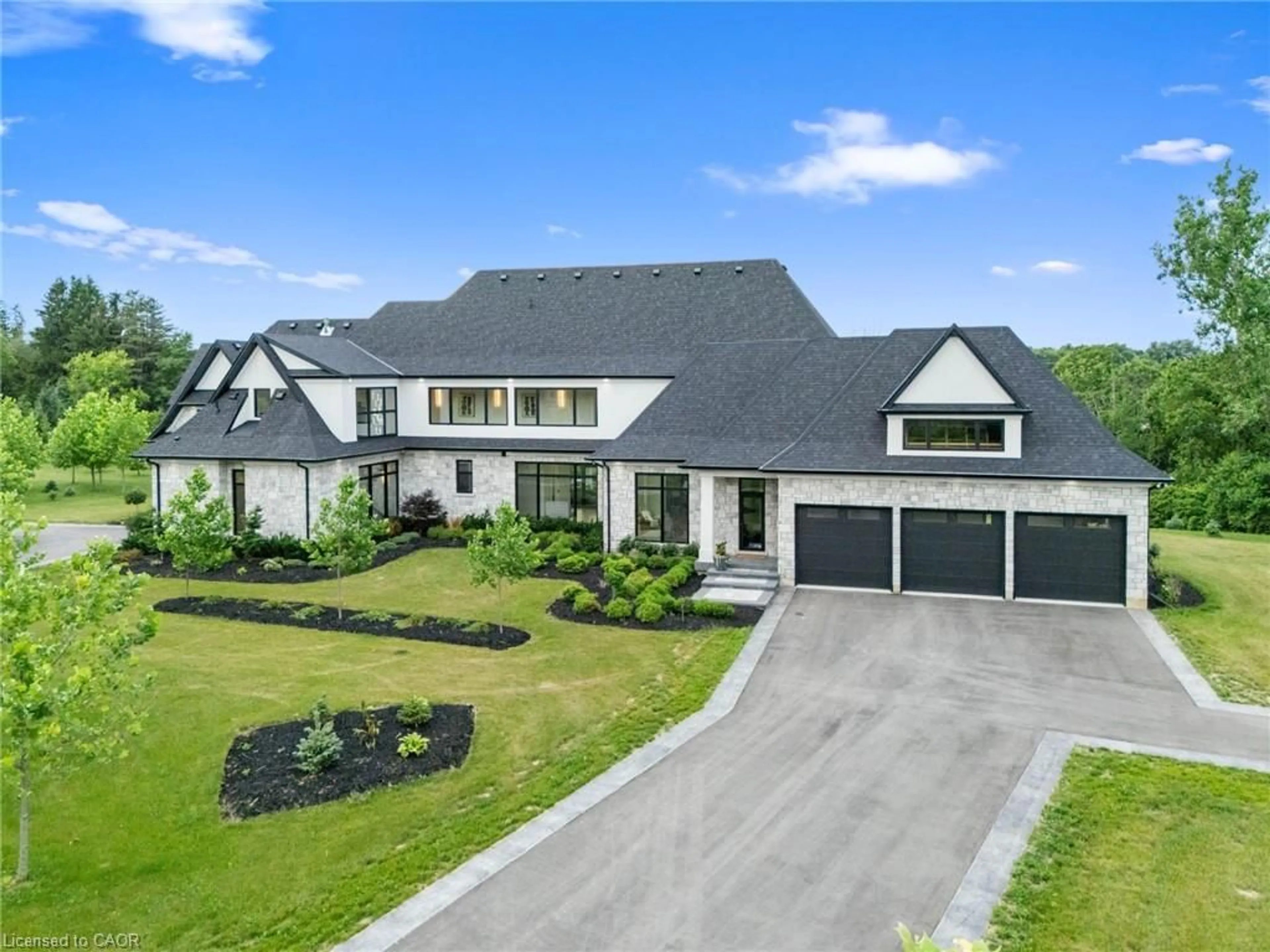 A pic from outside/outdoor area/front of a property/back of a property/a pic from drone, unknown for Rd, Brantford Ontario N3T 0N2