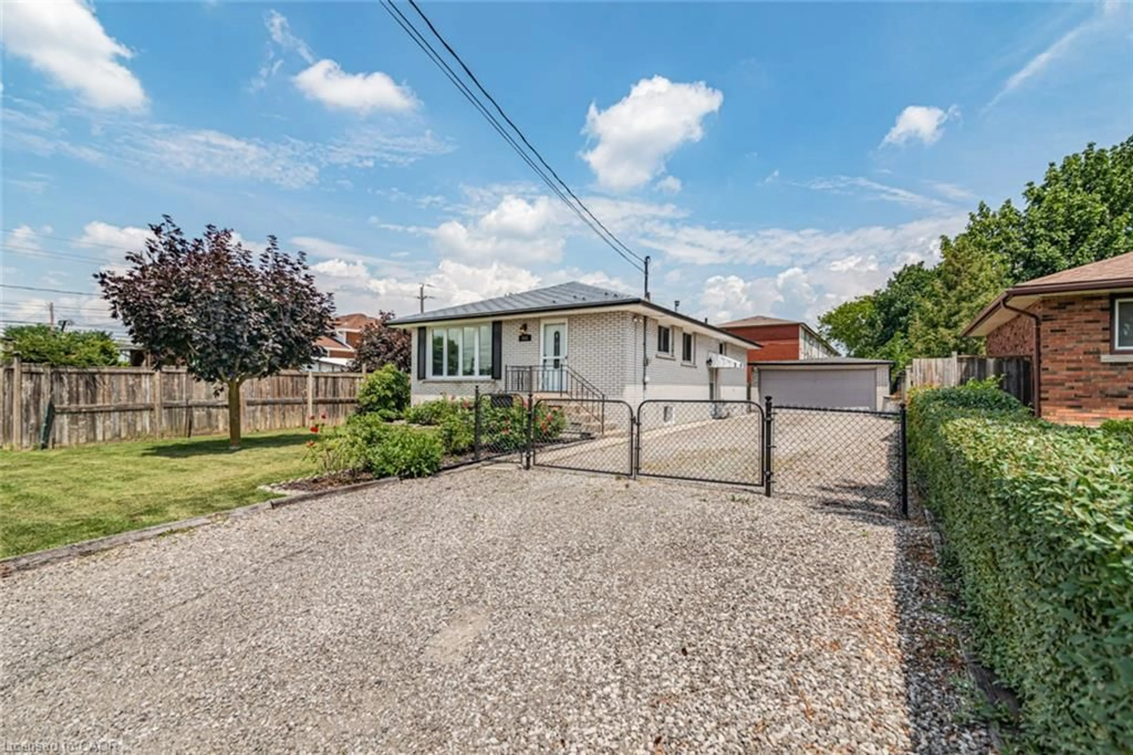 A pic from outside/outdoor area/front of a property/back of a property/a pic from drone, street for Ave, Stoney Creek Ontario L8E 1T2