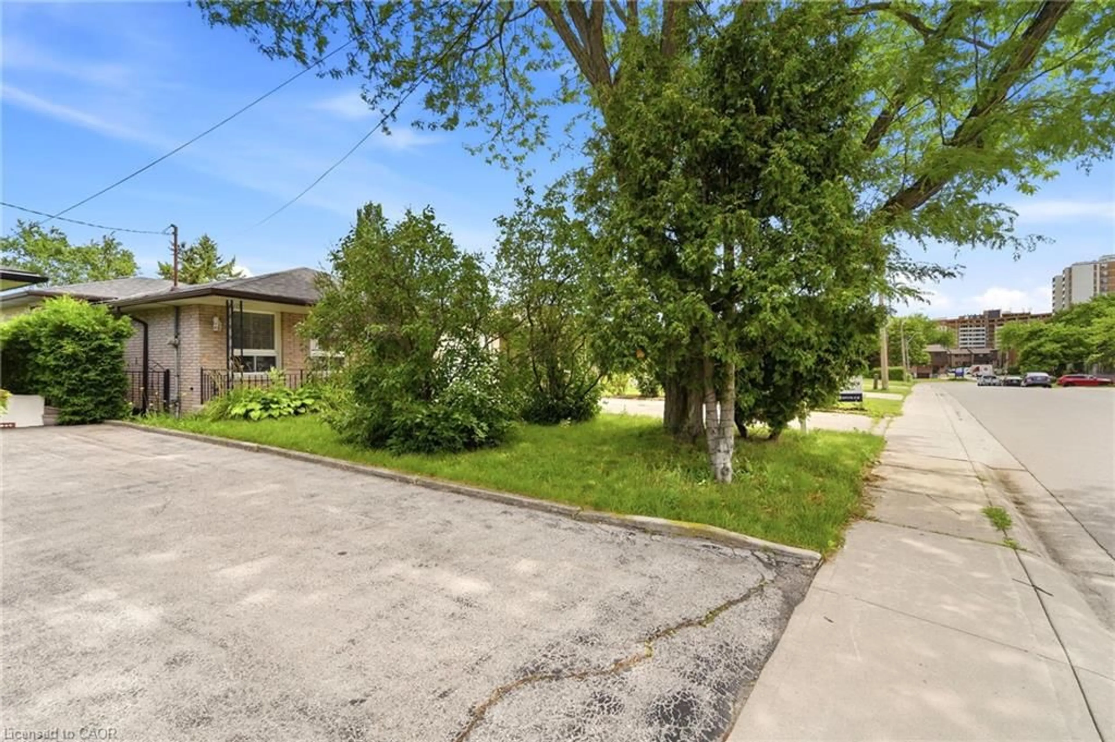 Unknown for Cres, Hamilton Ontario L9C 5S8