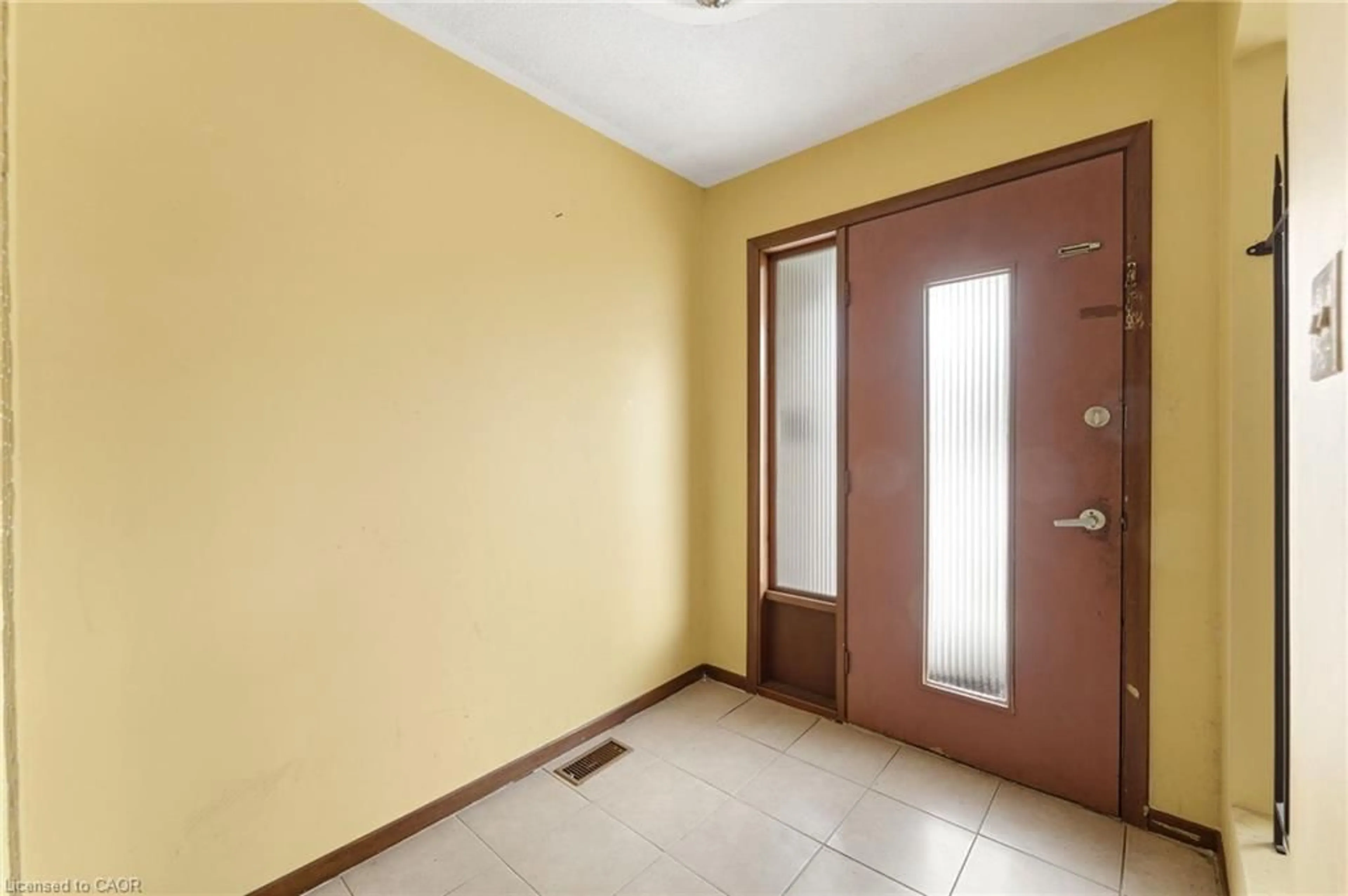 Indoor entryway for Cres, Hamilton Ontario L9C 5S8