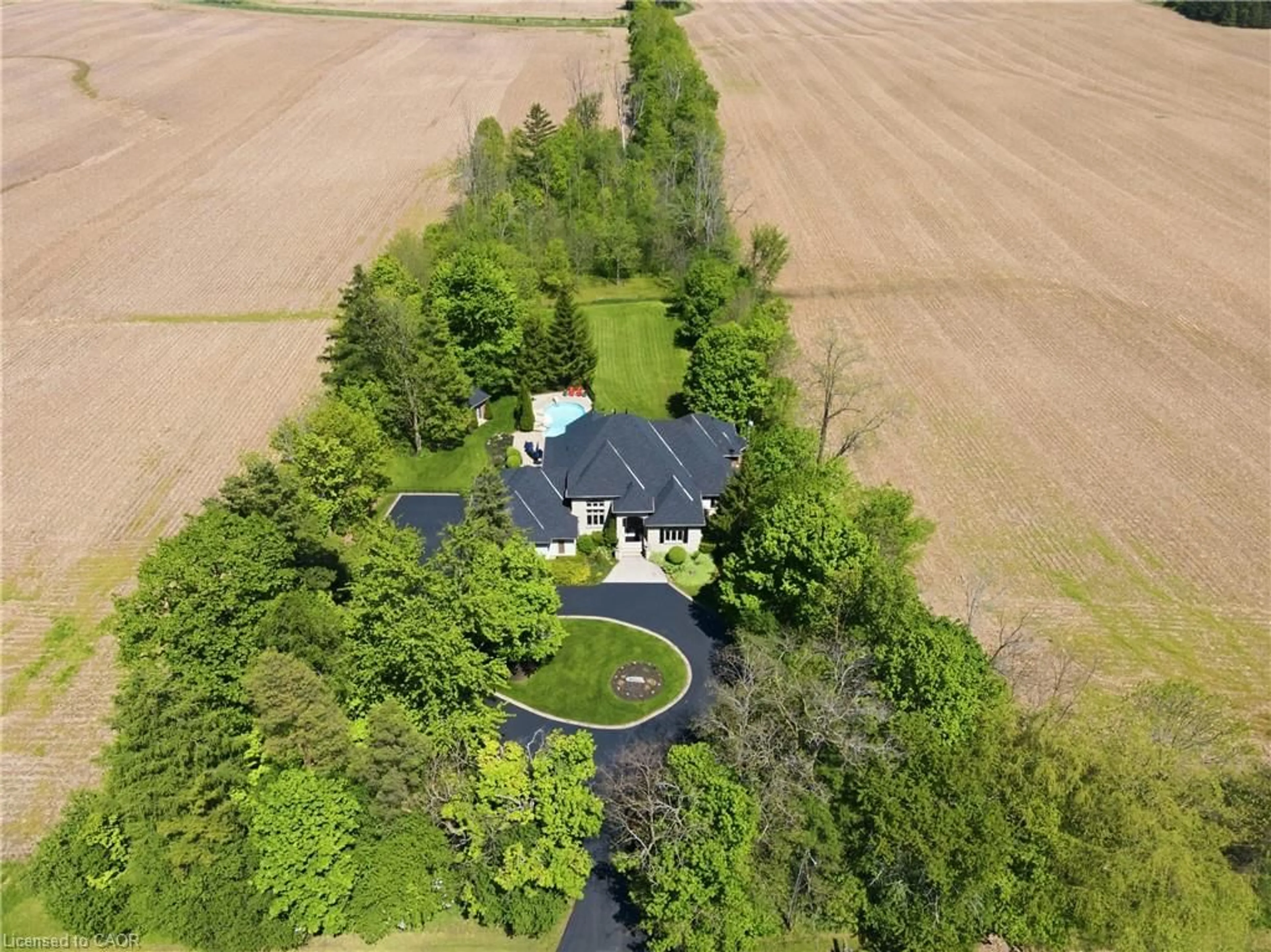 A pic from outside/outdoor area/front of a property/back of a property/a pic from drone, unknown for Rd, Ancaster Ontario L9G 3L1