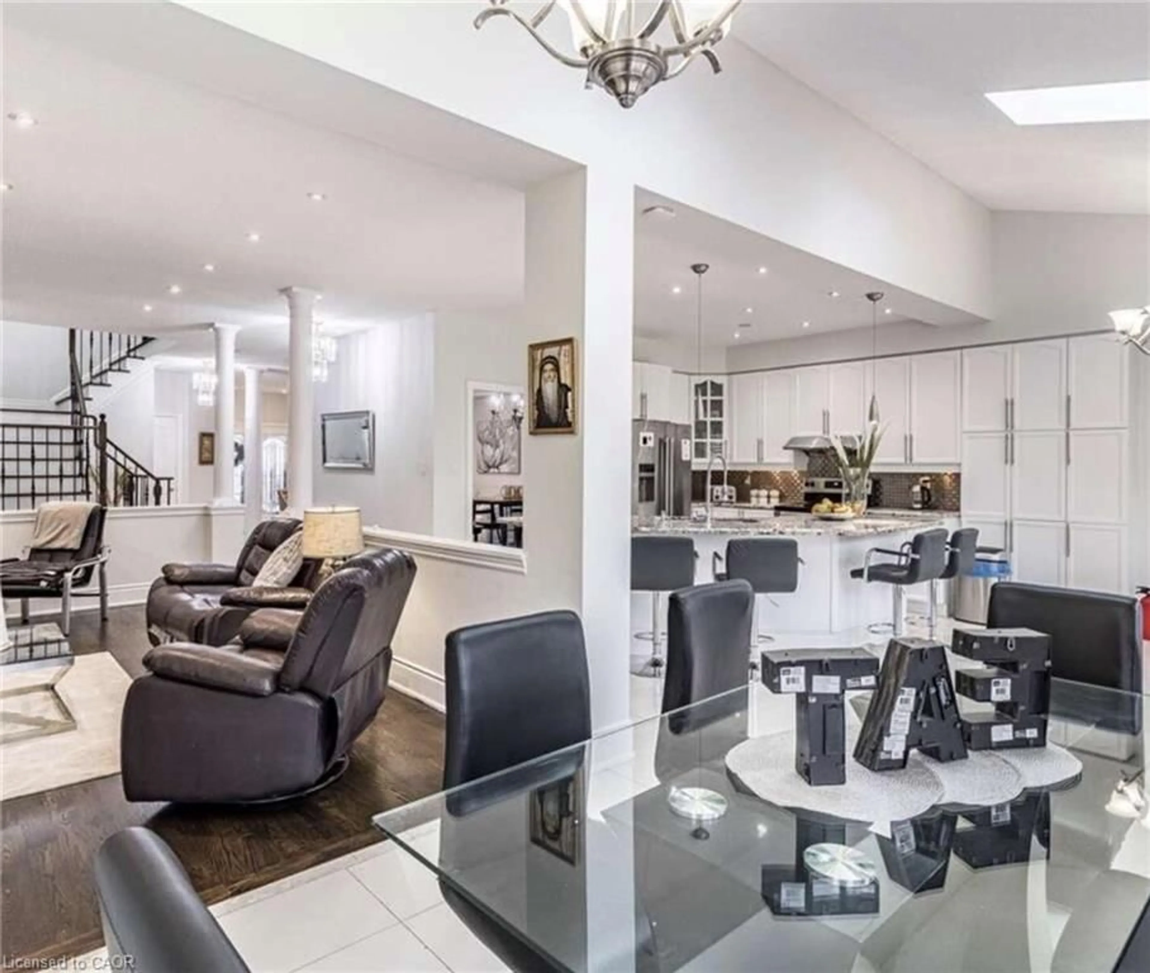 Open concept kitchen, unknown for Ave, Mississauga Ontario L5M 7L7