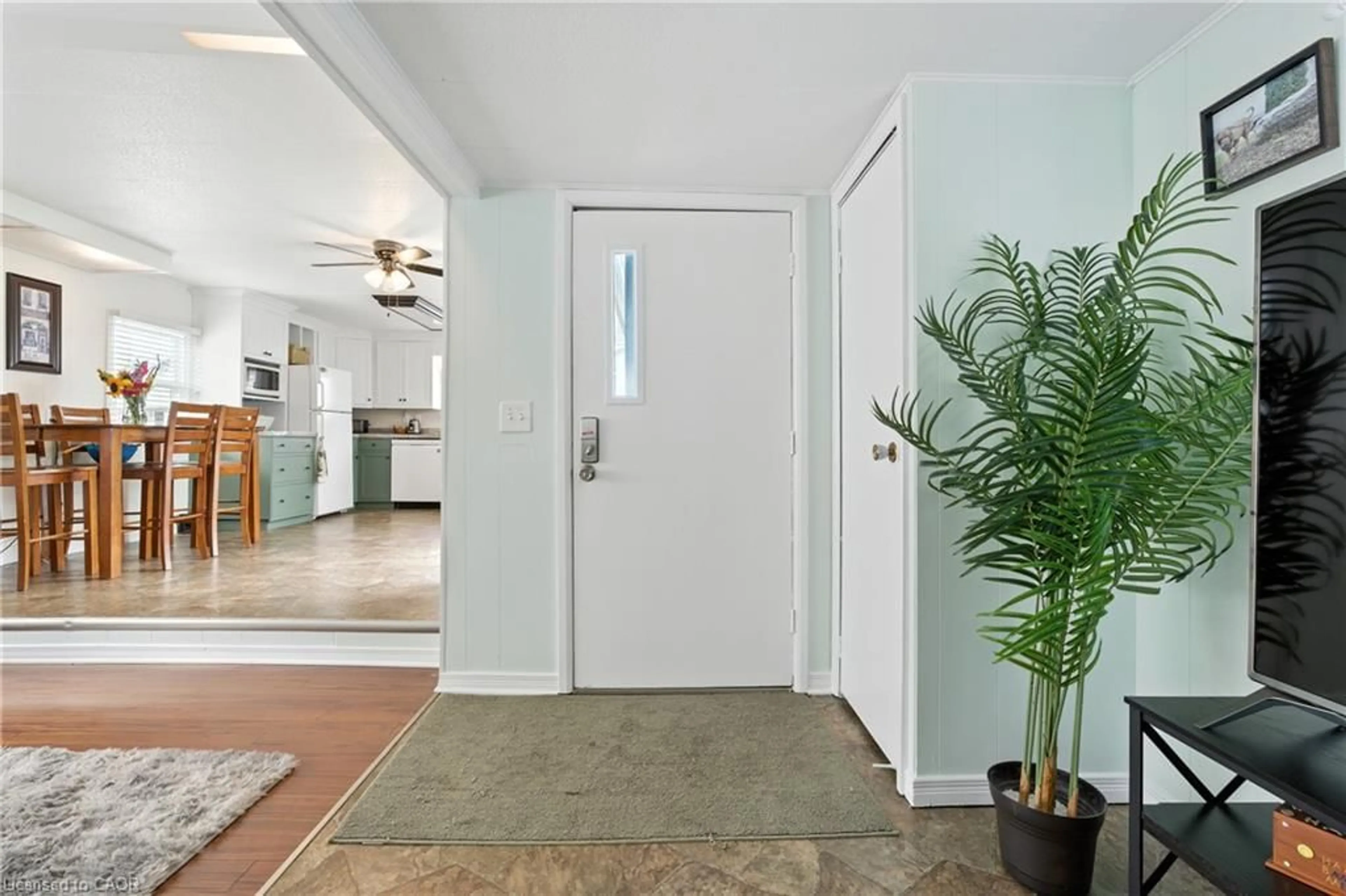 Indoor entryway for Lane, Beamsville Ontario L0R 1B1