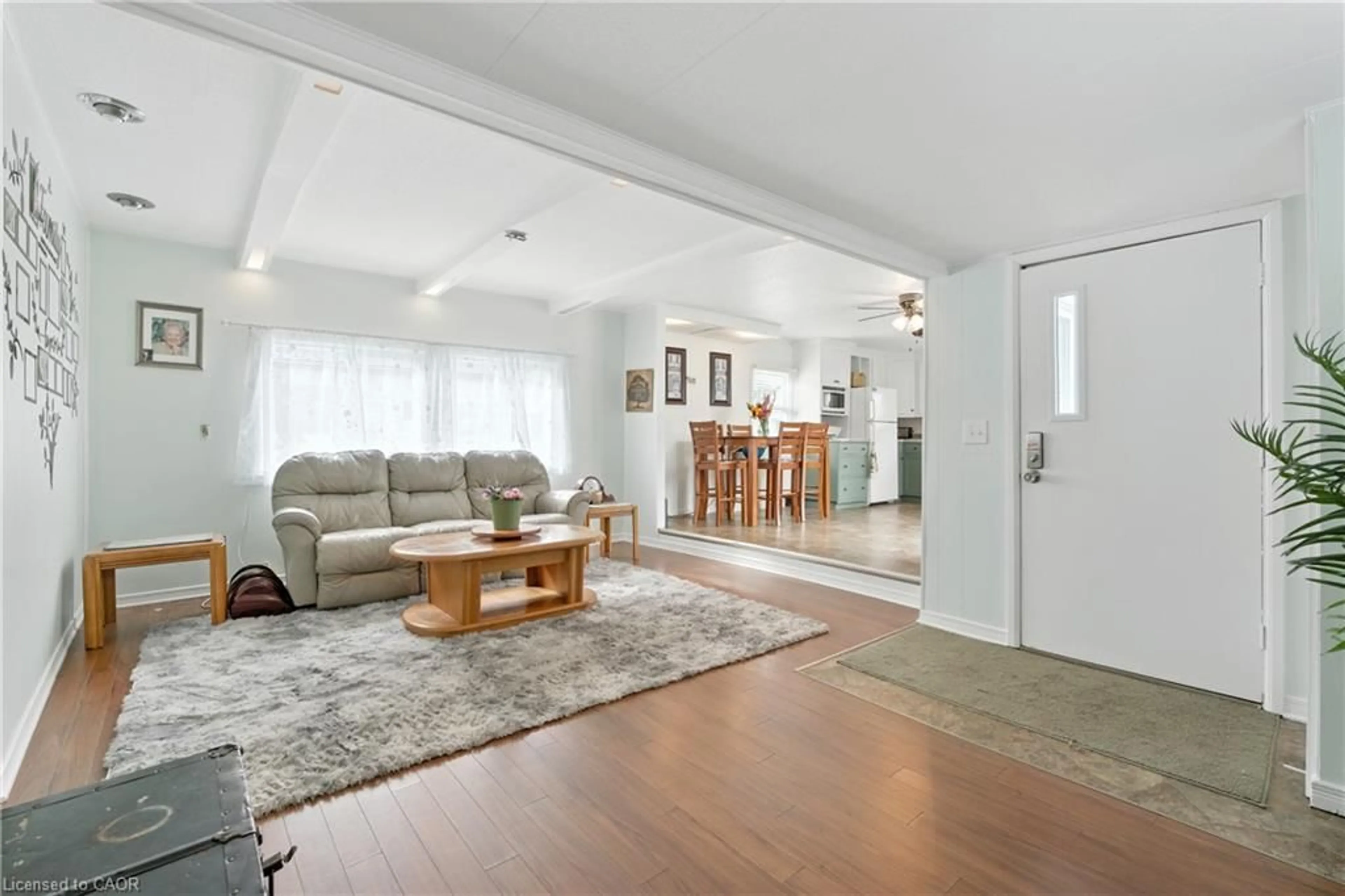 Living room with furniture, unknown for Lane, Beamsville Ontario L0R 1B1