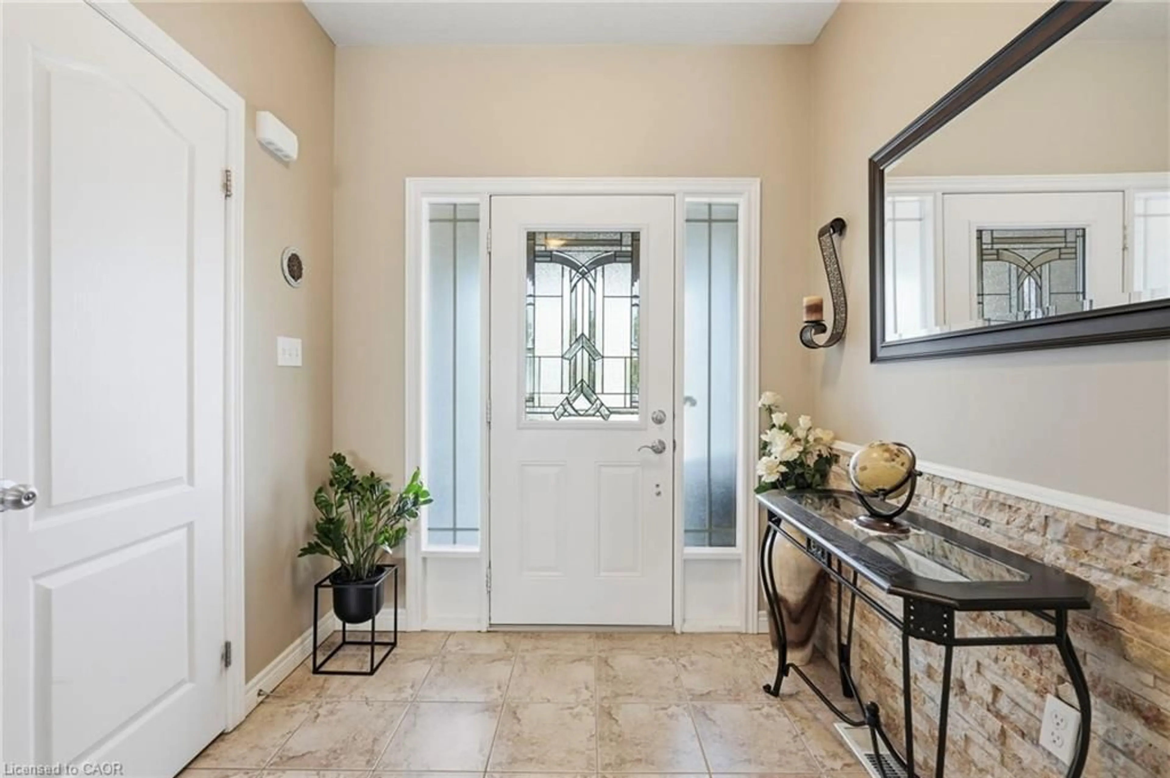 Indoor entryway for Rd, Stoney Creek Ontario L8E 0E4
