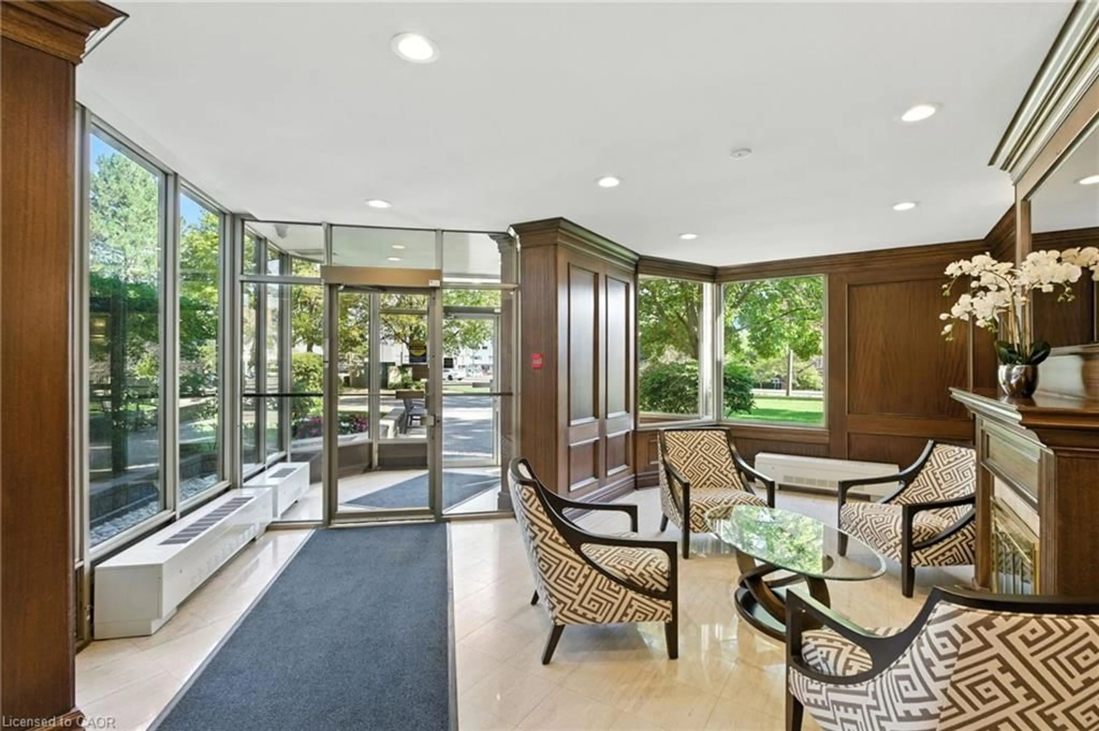Indoor foyer for Blvd, Burlington Ontario L7S 1Z5