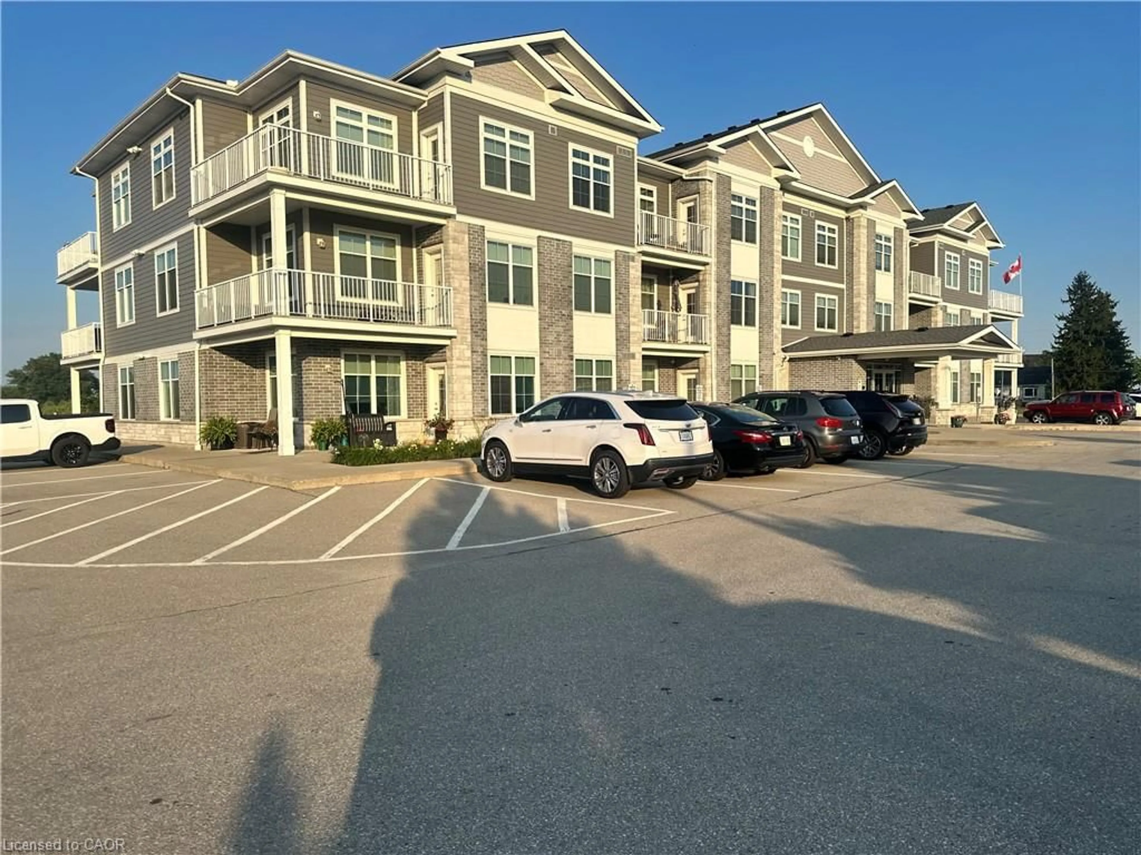 A pic from outside/outdoor area/front of a property/back of a property/a pic from drone, unknown for 14 Saunders Dr #307, Jarvis Ontario N0A 1J0