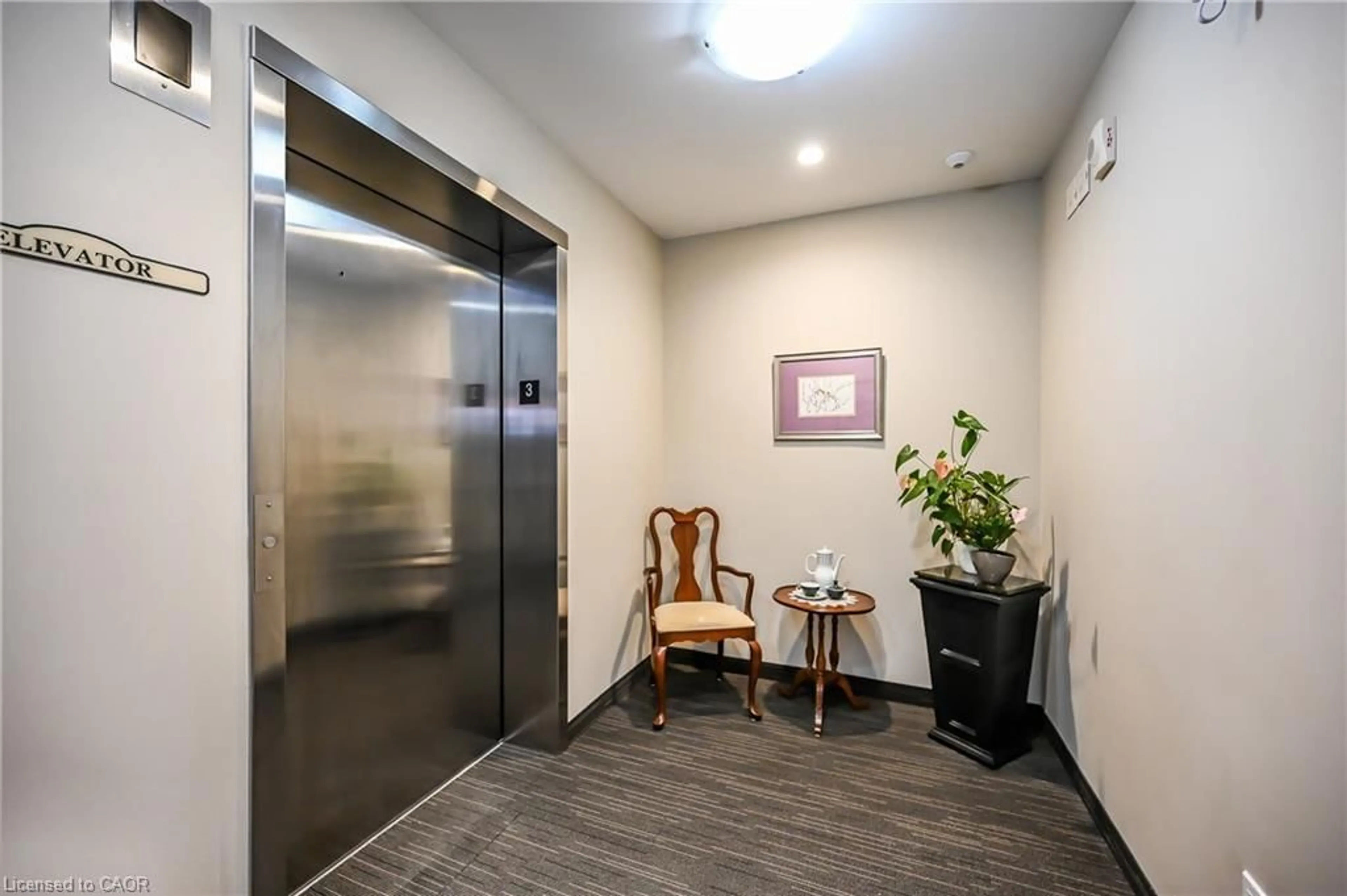 Indoor foyer for 14 Saunders Dr #307, Jarvis Ontario N0A 1J0