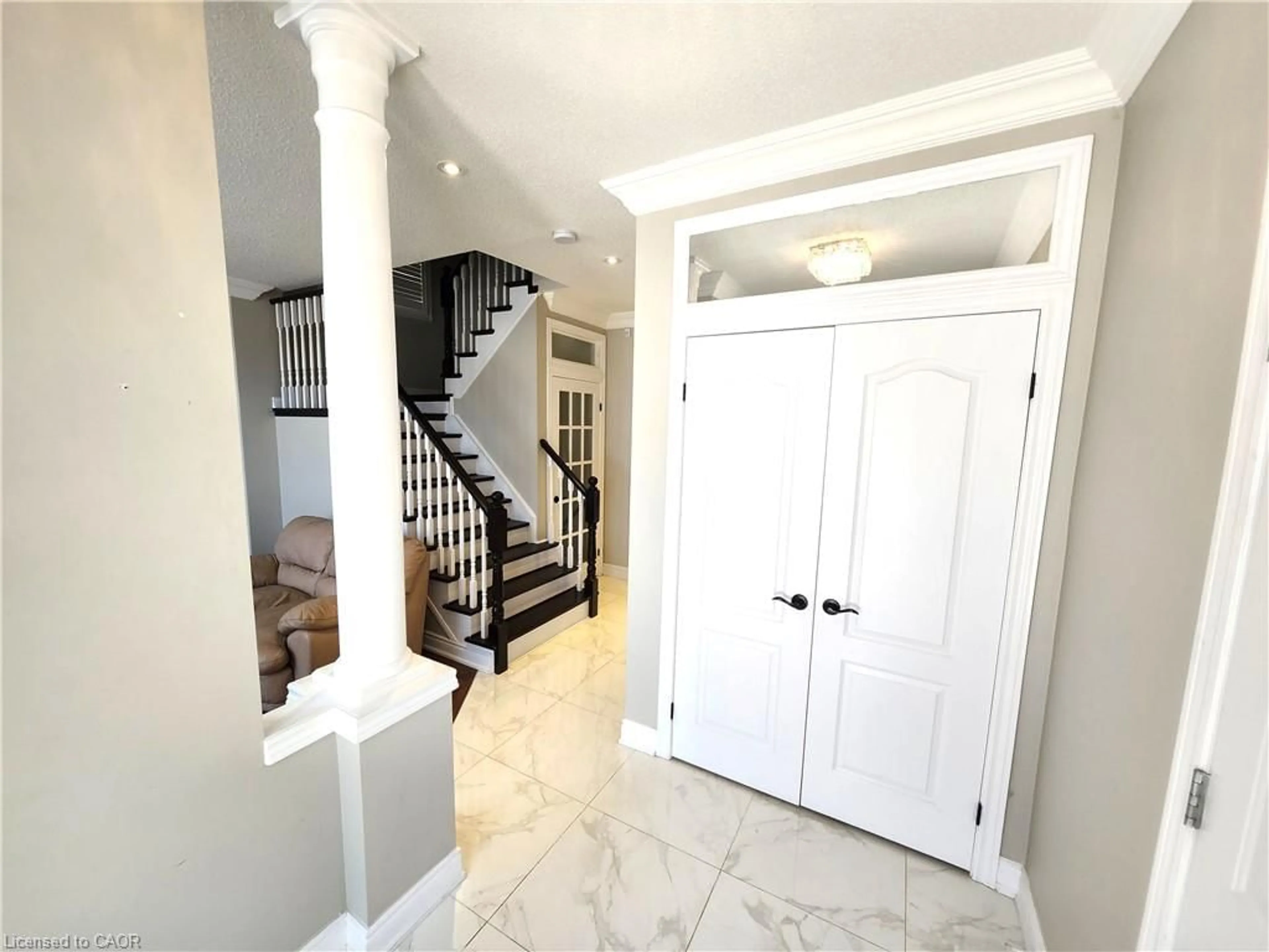 Indoor entryway for Ave, Ancaster Ontario L9K 1R7