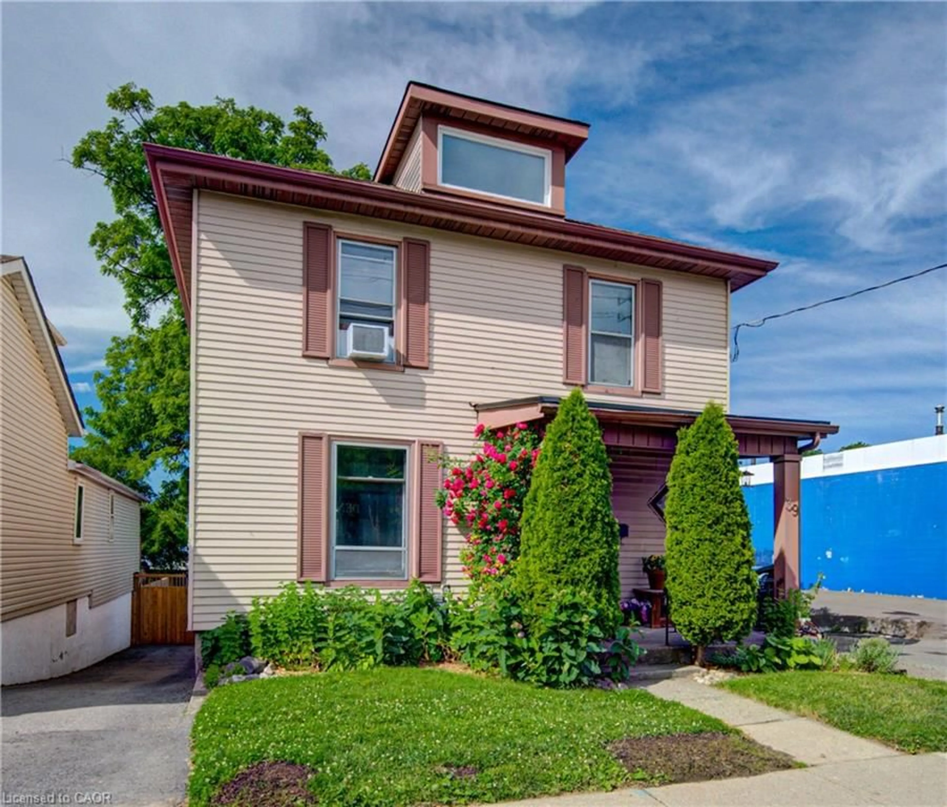 Home with brick exterior material, street for 39 Kerr St, Cambridge Ontario N1R 4A4