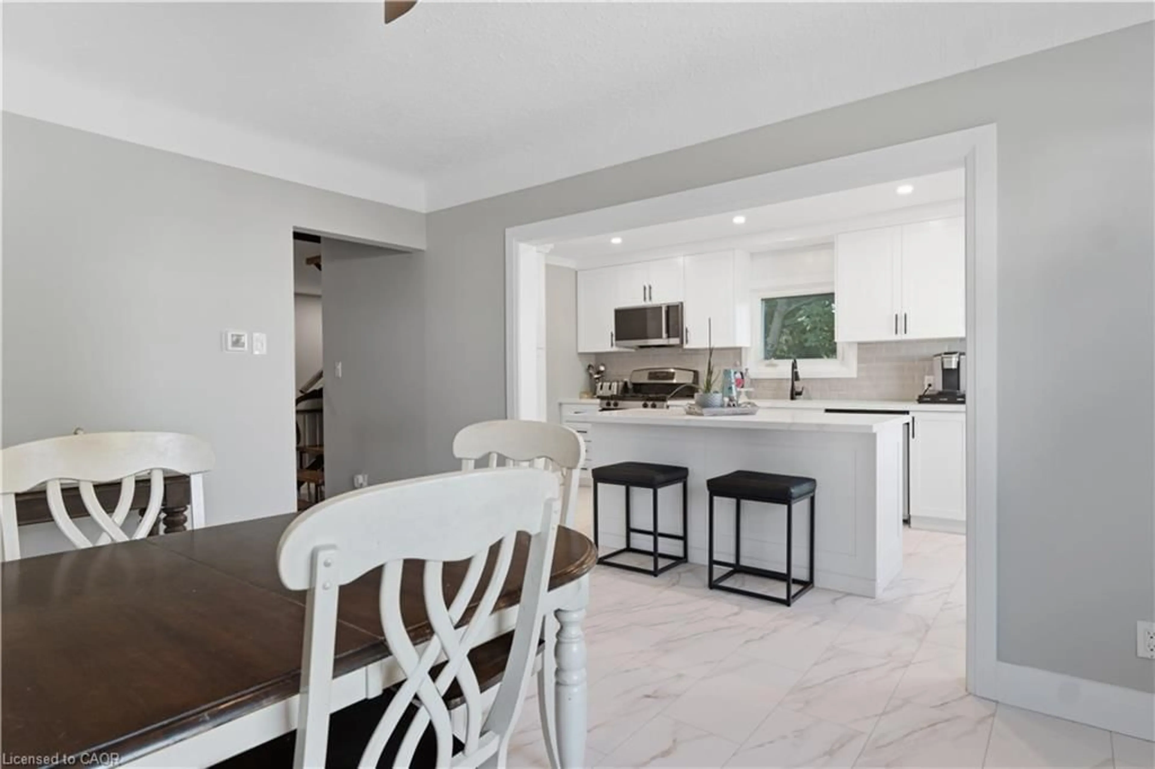 Open concept kitchen, ceramic/tile floor for 91 Lyons Ave, Brantford Ontario N3R 4R3