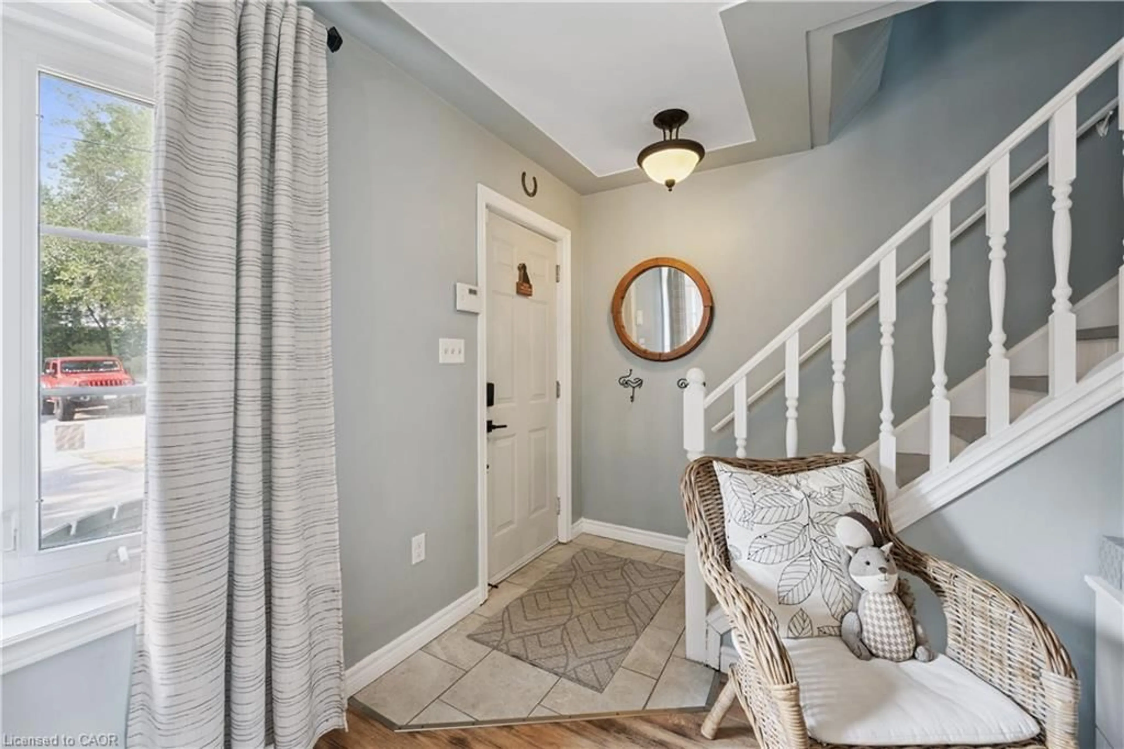Indoor entryway for 35 Mill Creek Rd, Cambridge Ontario N1R 1J5