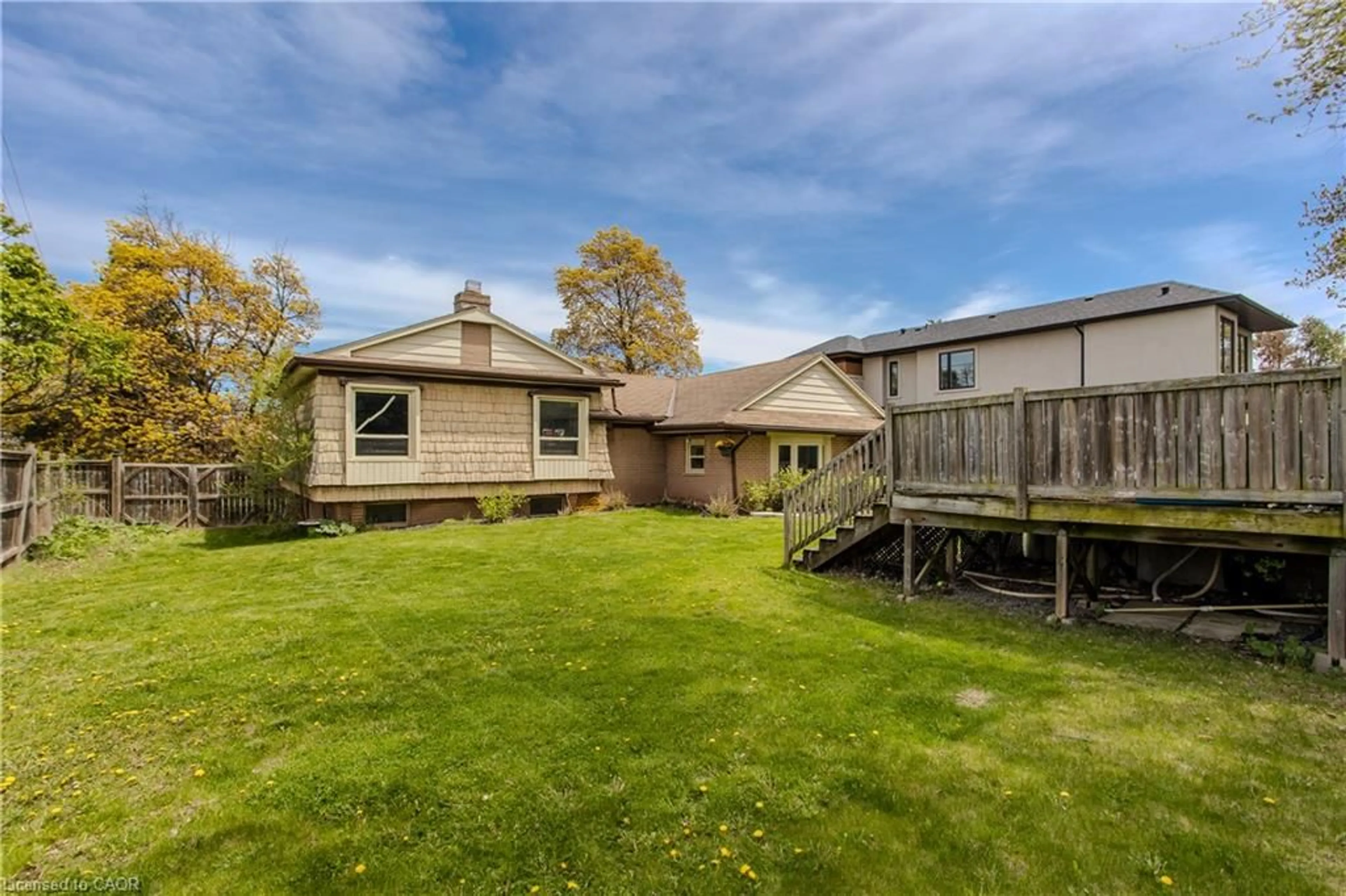 A pic from outside/outdoor area/front of a property/back of a property/a pic from drone, water/lake/river/ocean view for Dr, Oakville Ontario L6L 4J5