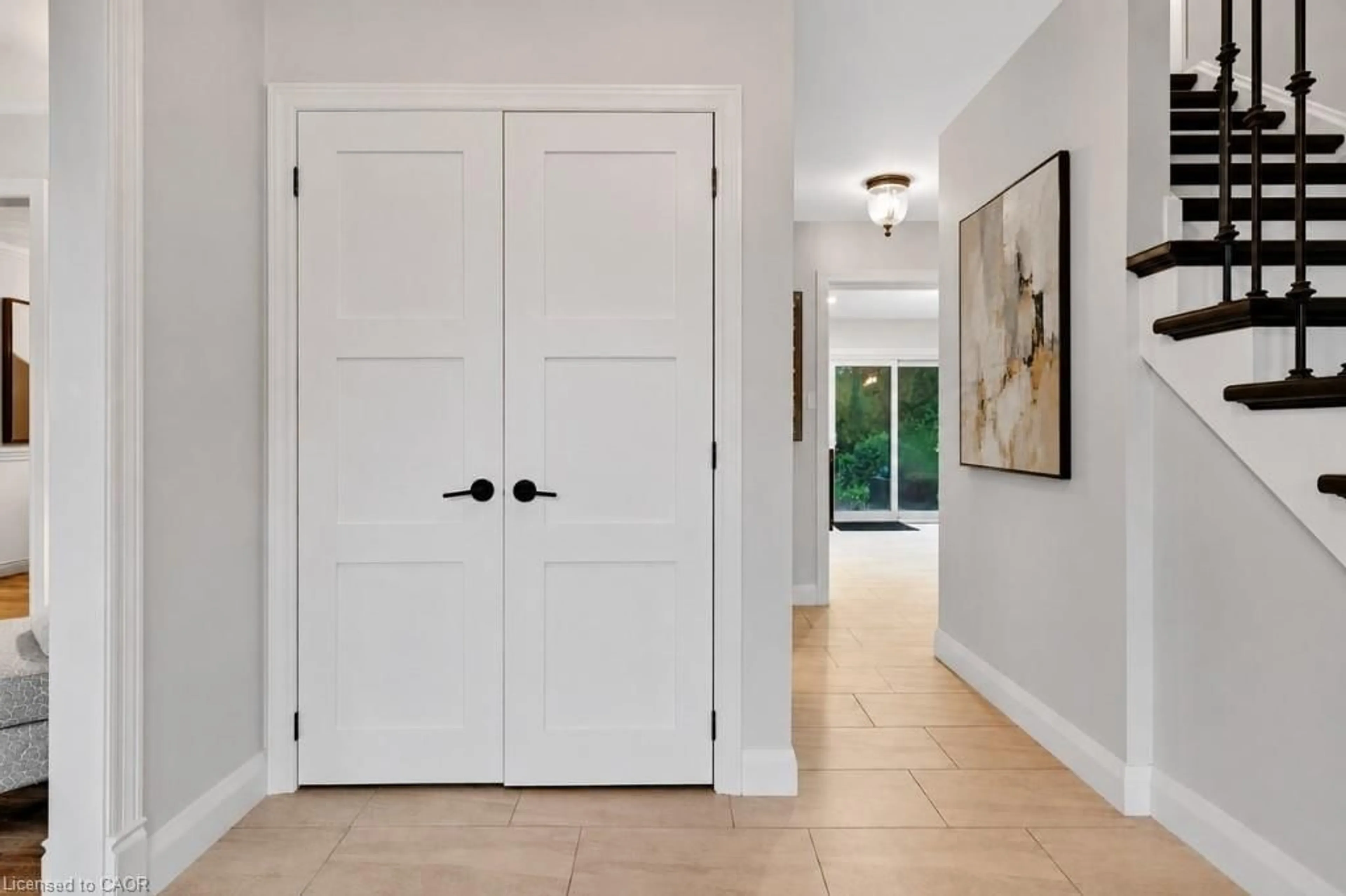 Indoor entryway for 19 Kenley Lane, Cambridge Ontario N1S 4Z1