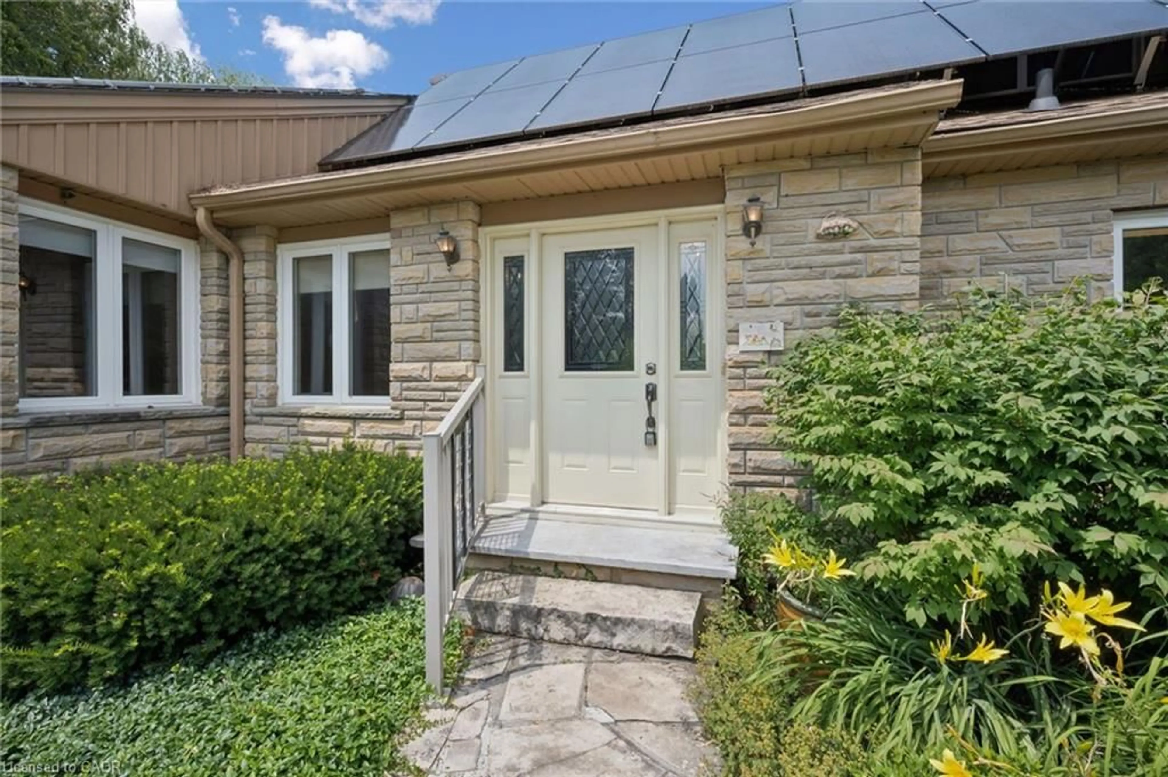 Indoor entryway for 8060 Wellington Rd 18, Fergus Ontario N1M 2W5