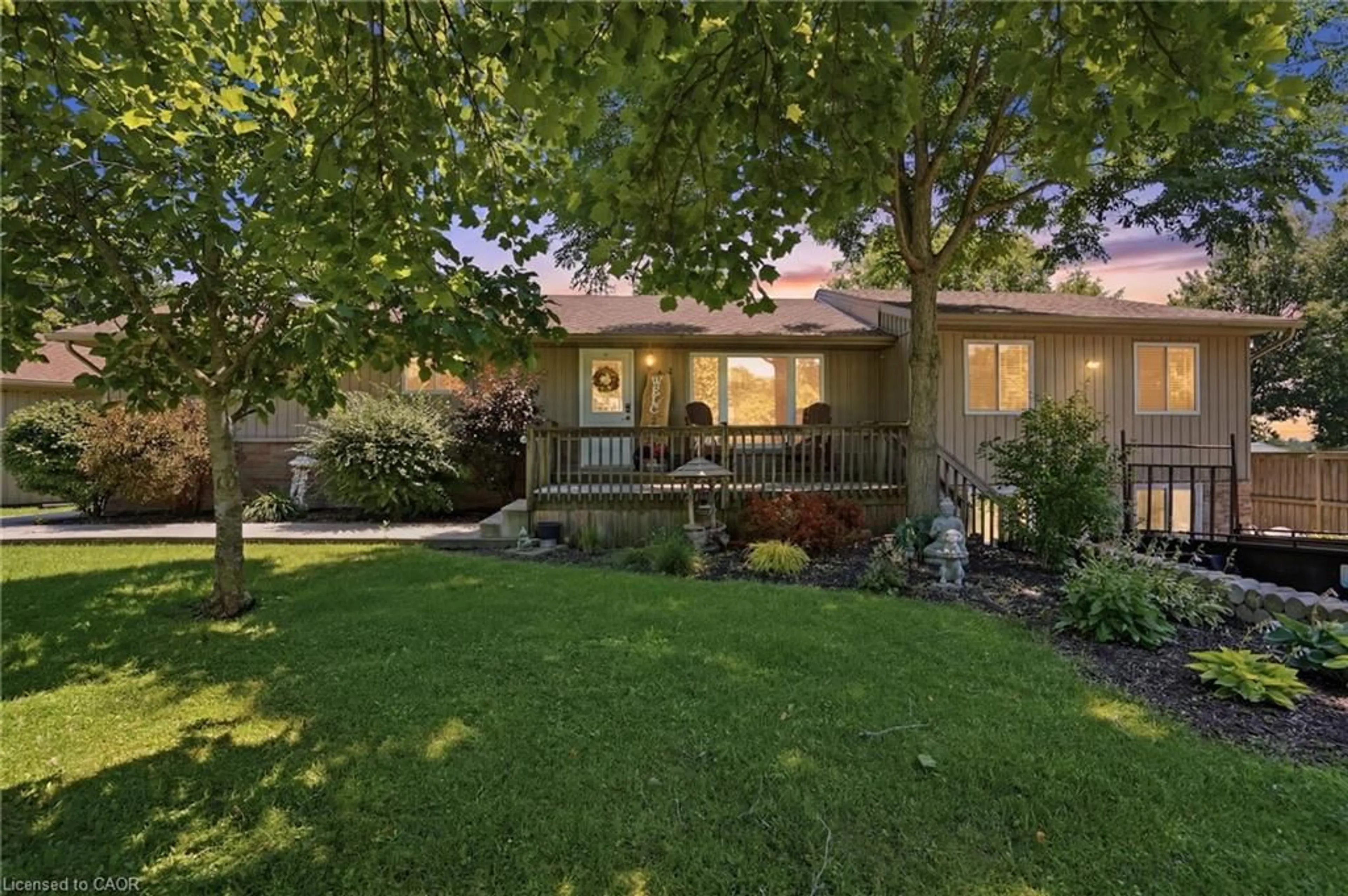 A pic from outside/outdoor area/front of a property/back of a property/a pic from drone, street for Rd, Hamilton Ontario L9B 1N4