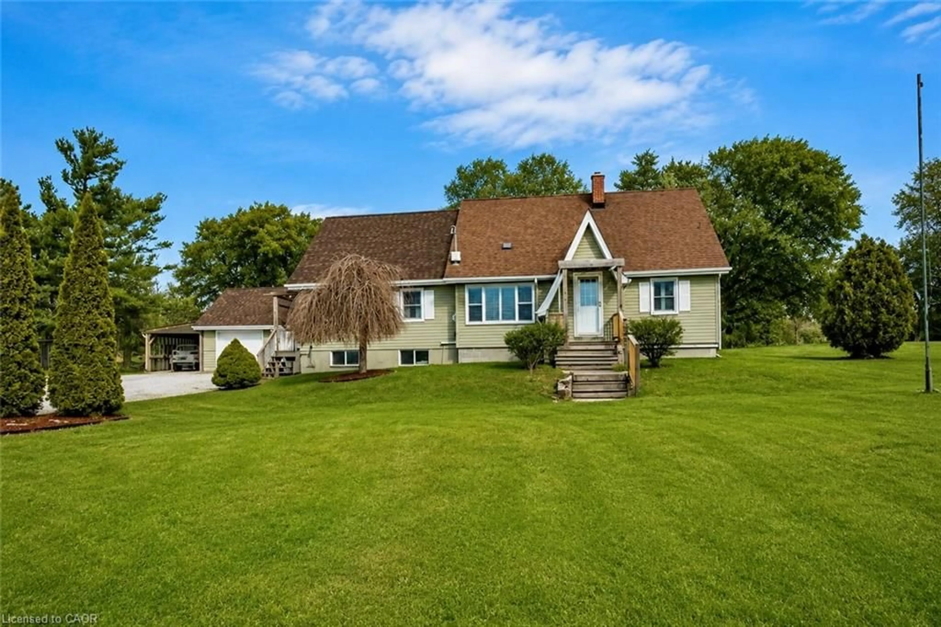 A pic from outside/outdoor area/front of a property/back of a property/a pic from drone, unknown for Dunnville Ontario N1A 2W3