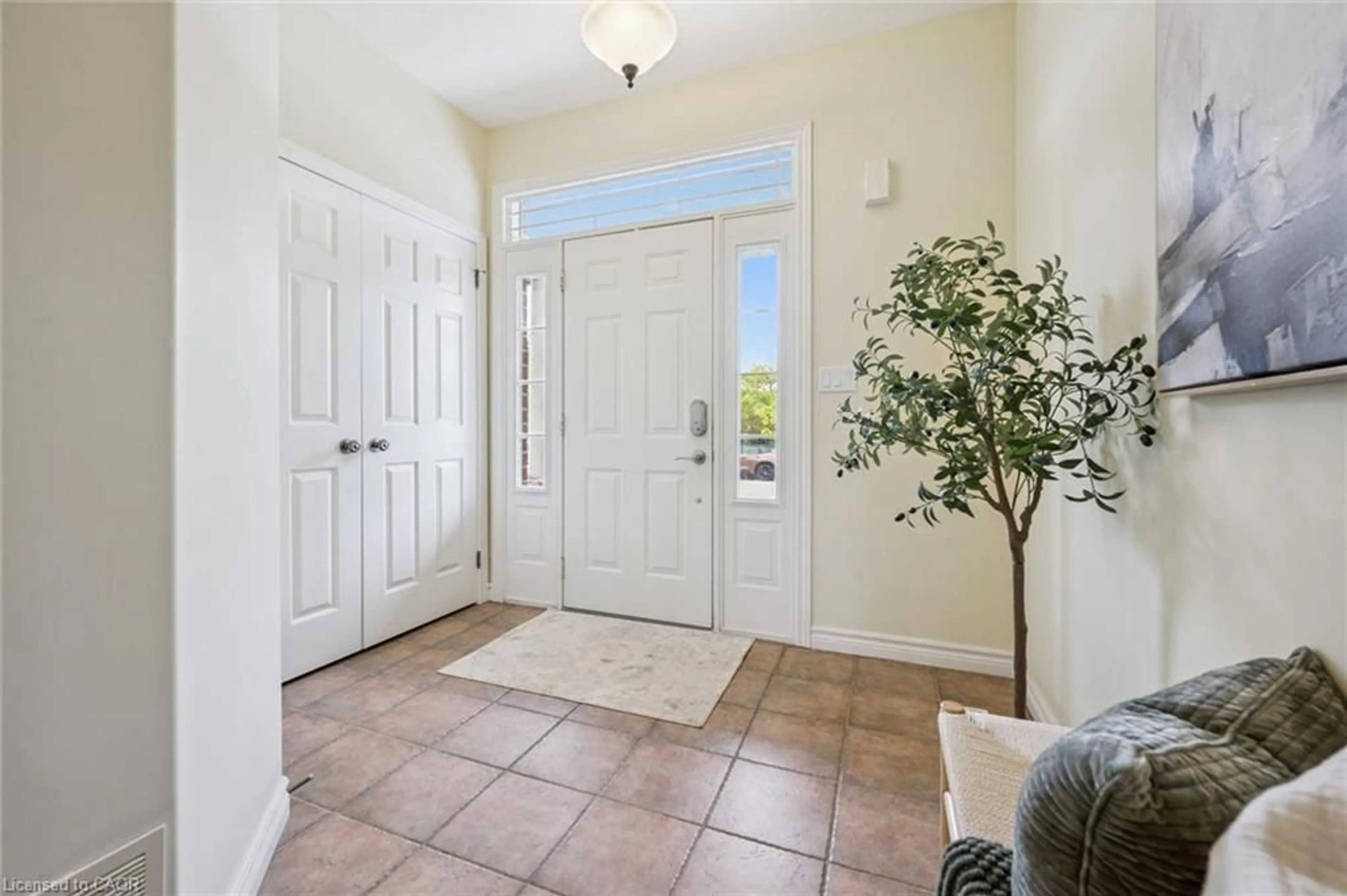 Indoor entryway for 102 Brookmead St, Elmira Ontario N3B 3L9