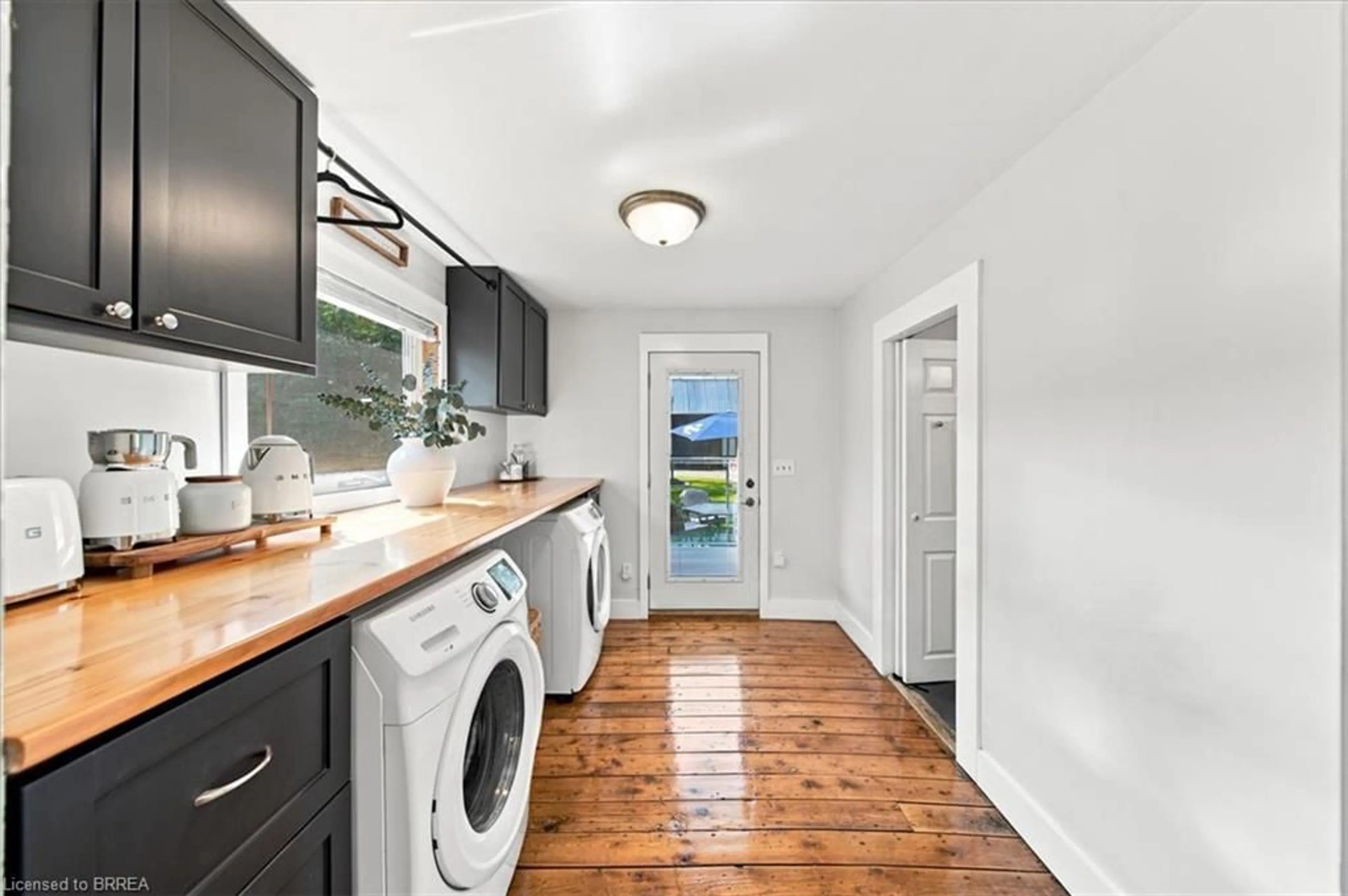 Laundry room for 5 Whitney St, Scotland Ontario N0E 1R0