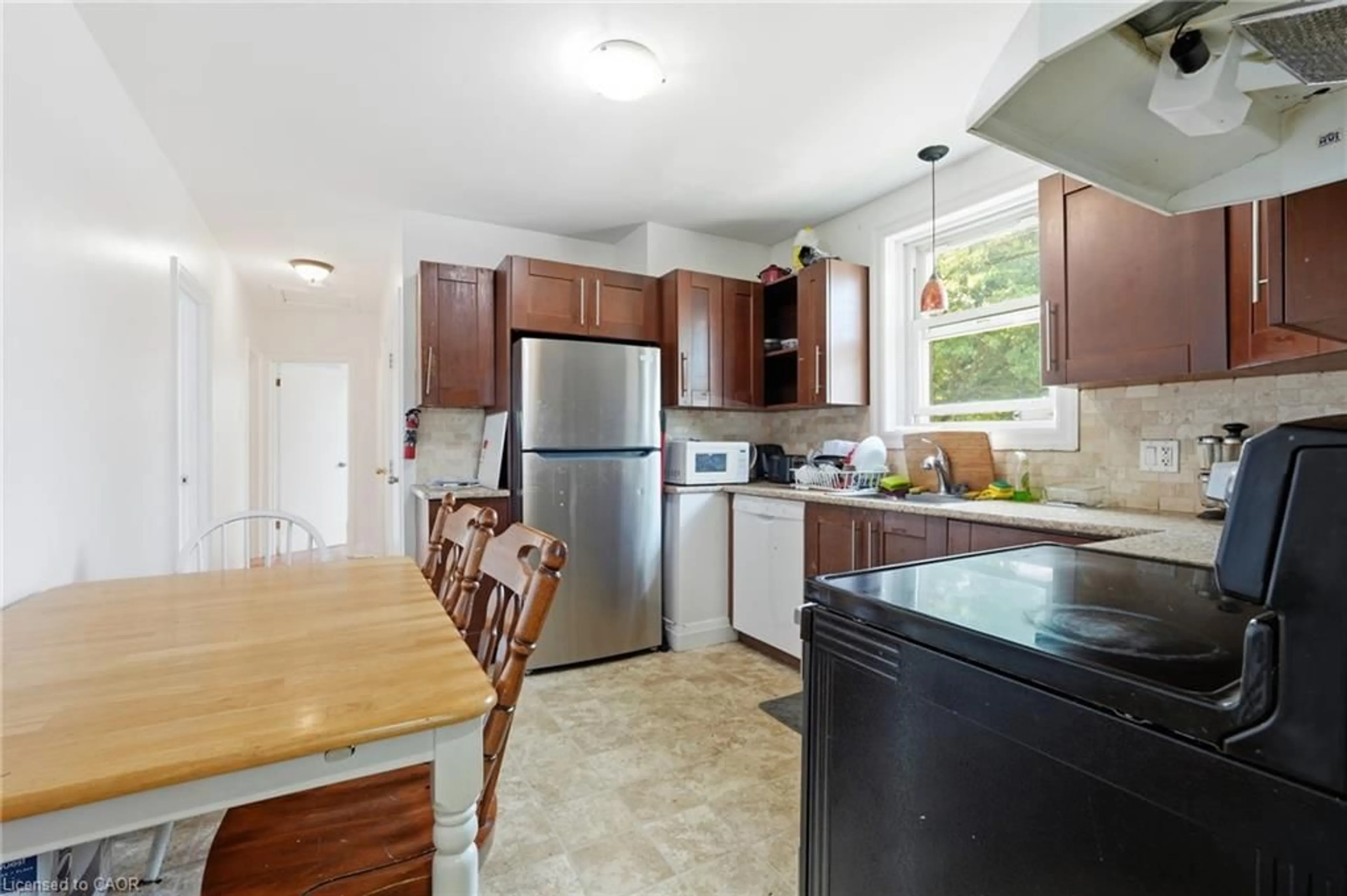 Standard kitchen, unknown for 17 West 3rd St, Hamilton Ontario L9C 3J5