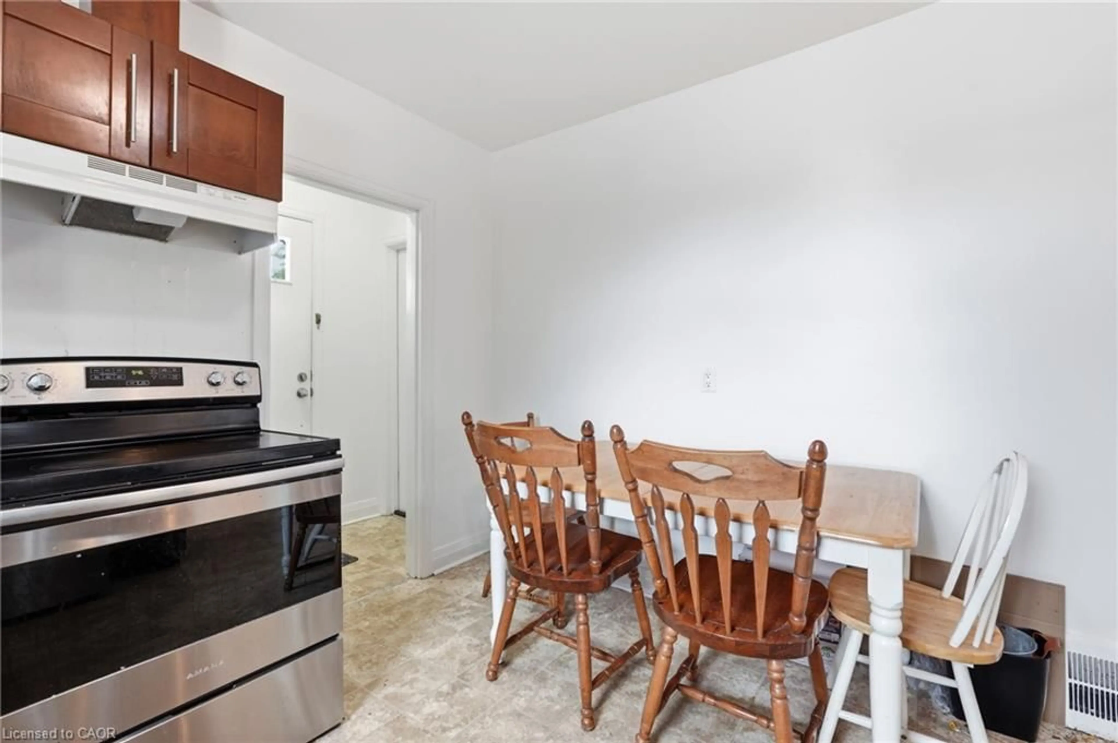 Standard kitchen, unknown for 17 West 3rd St, Hamilton Ontario L9C 3J5