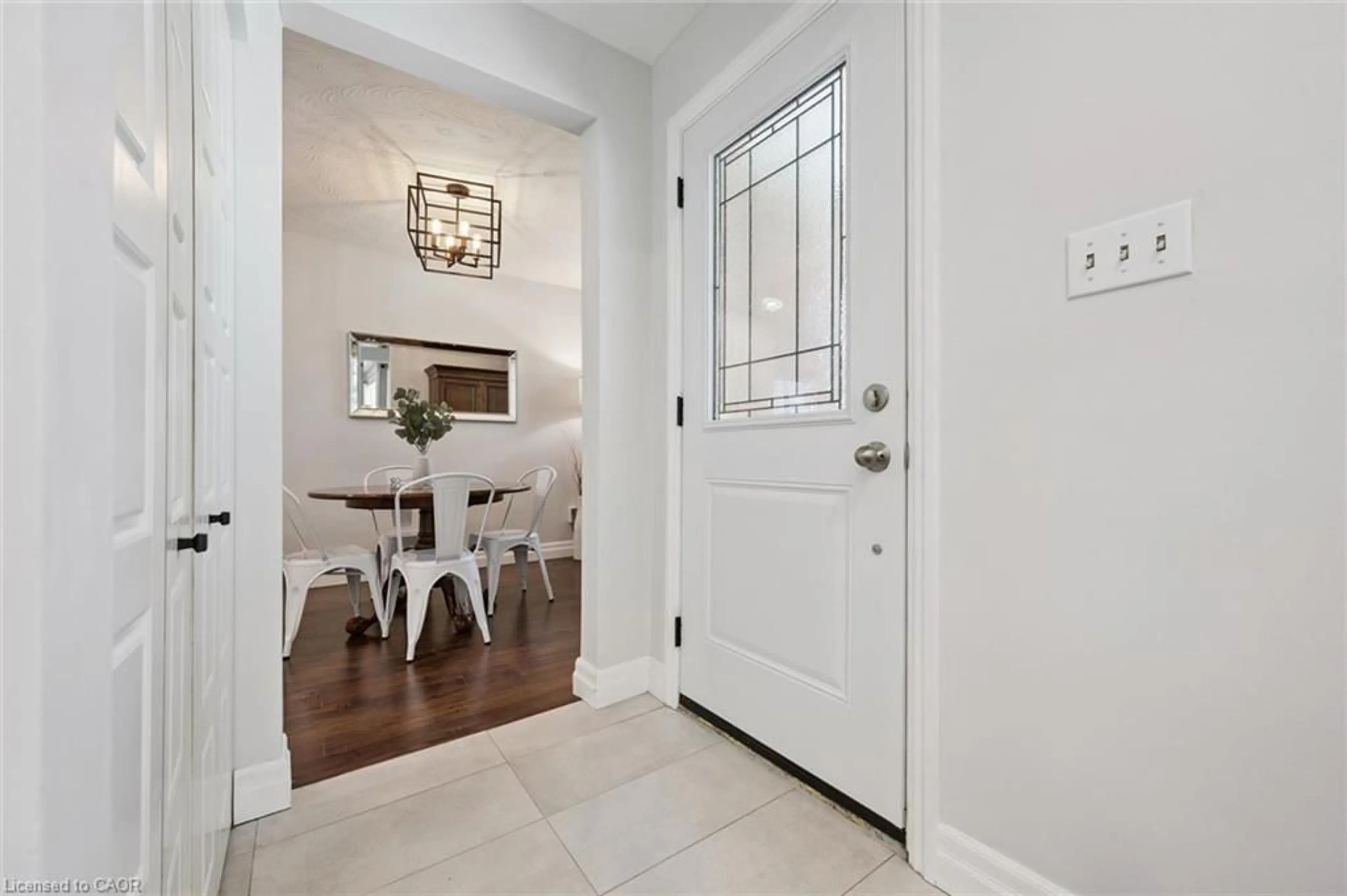 Indoor entryway for Cres, Burlington Ontario L7P 2P4