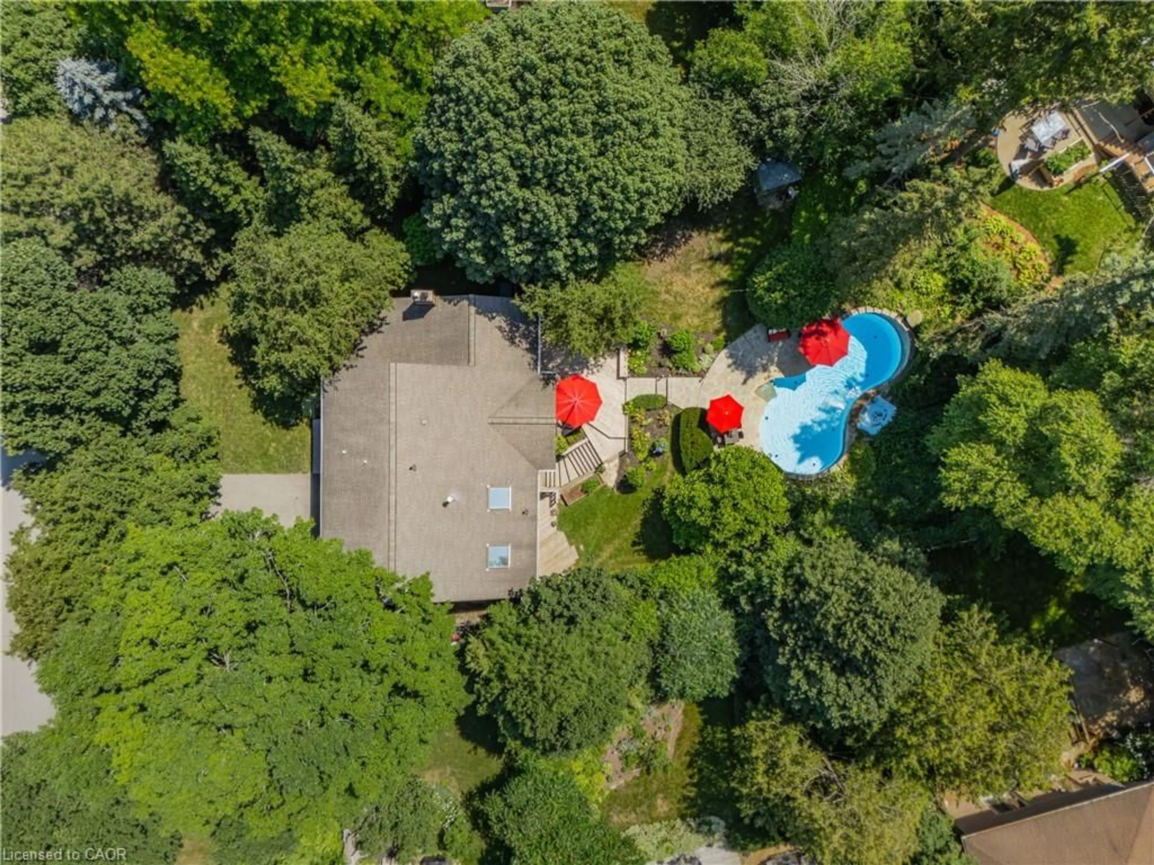 A pic from outside/outdoor area/front of a property/back of a property/a pic from drone, unknown for Dr, Waterloo Ontario N2L 5A5