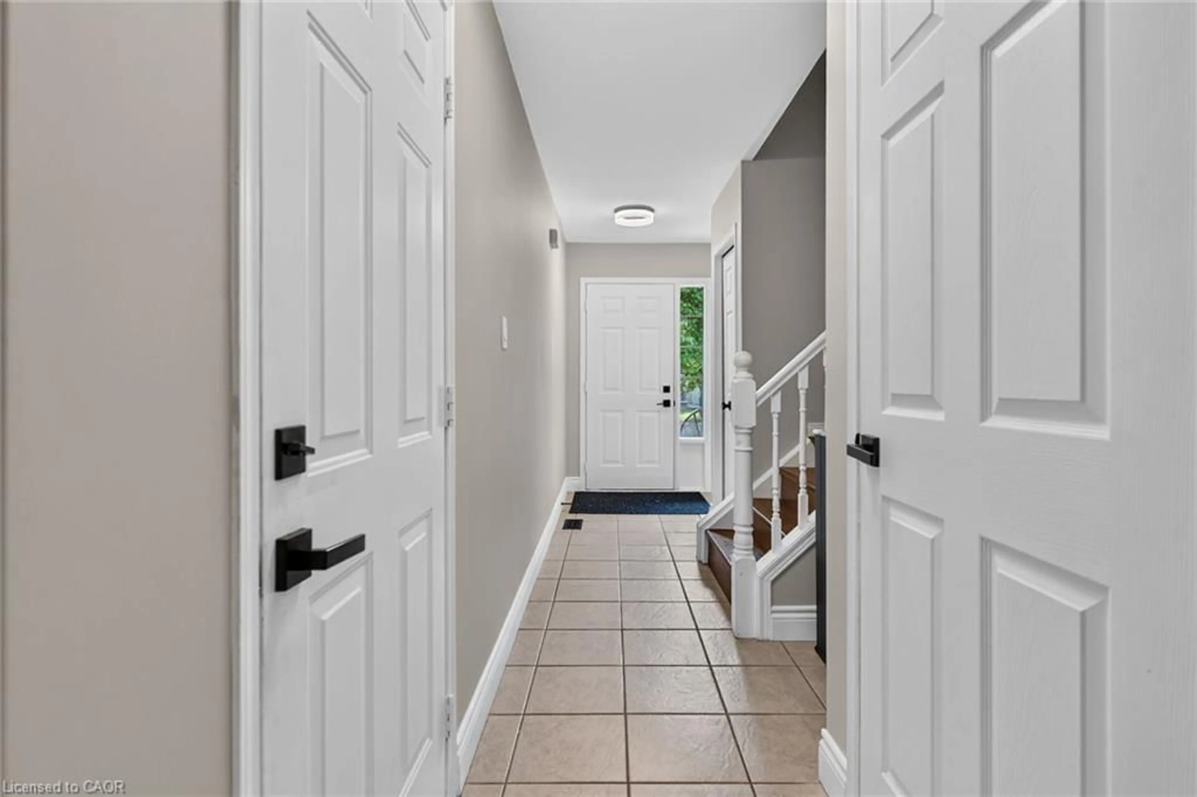 Indoor entryway for 226 Dicenzo Dr, Hamilton Ontario L9B 2X7
