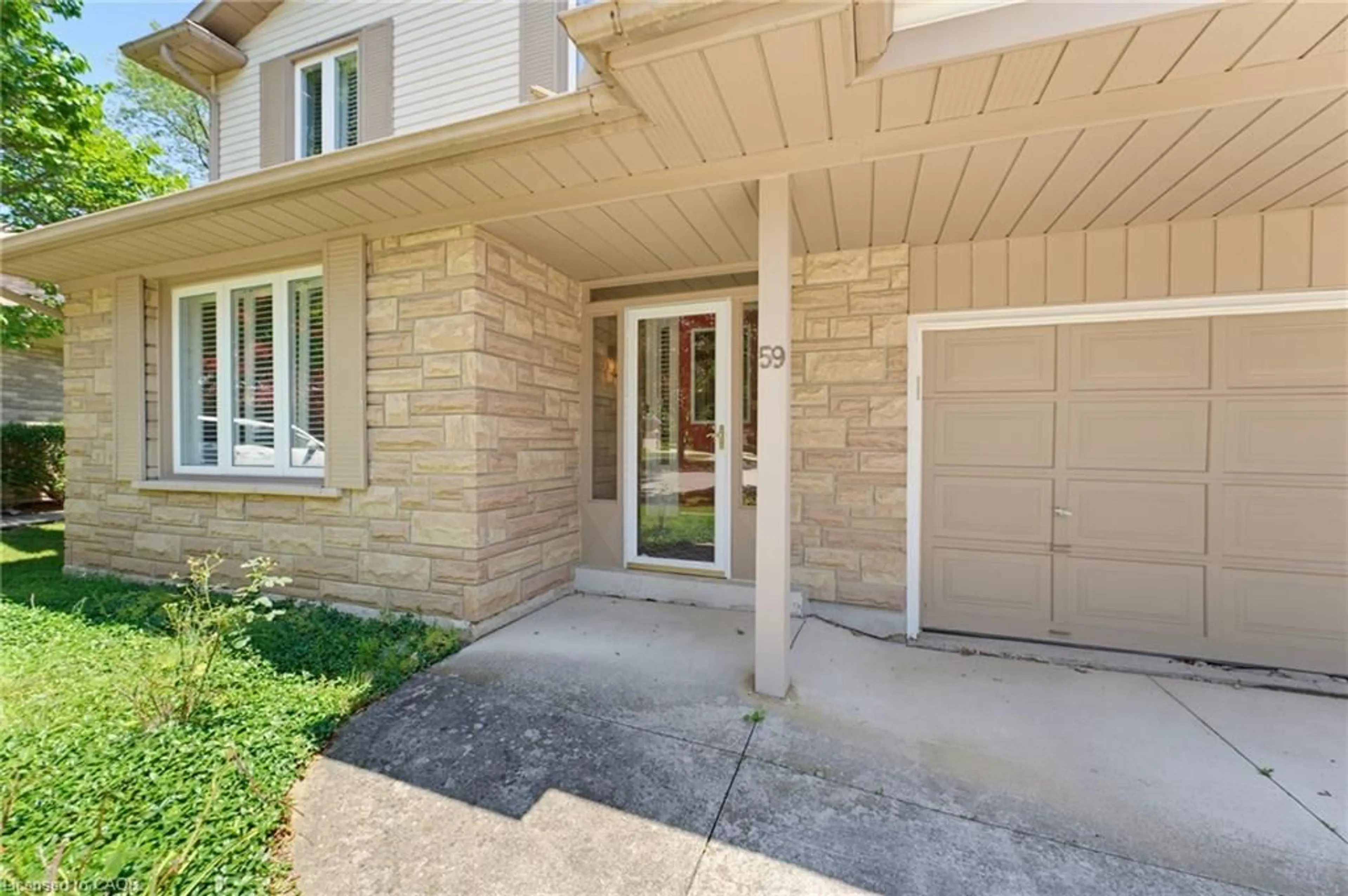 Indoor entryway for Dr, Dundas Ontario L9H 6M7