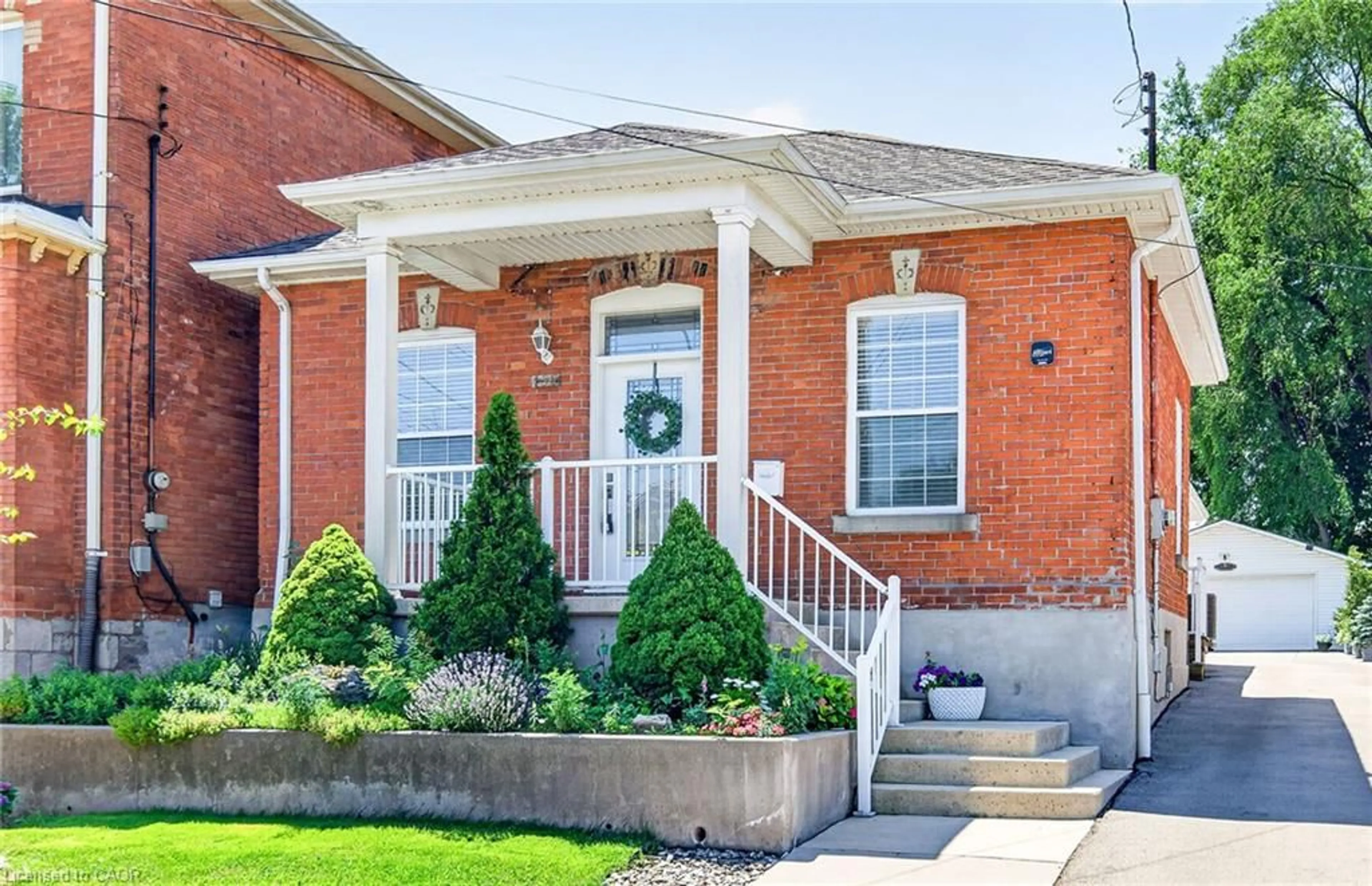 Home with brick exterior material, street for 156 Simcoe St, Hamilton Ontario L8L 3N8