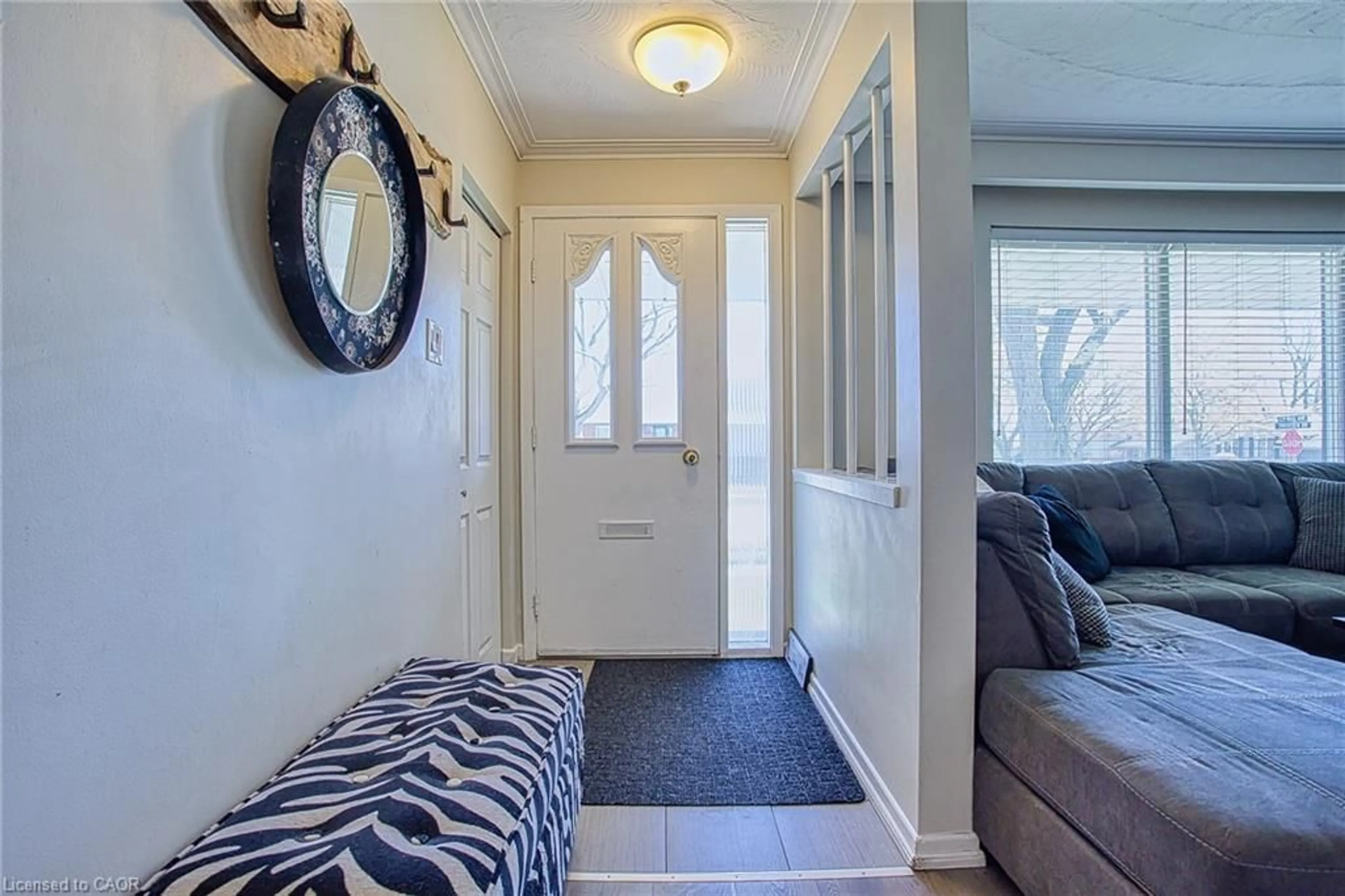 Indoor entryway for Ave, Burlington Ontario L7P 1G5
