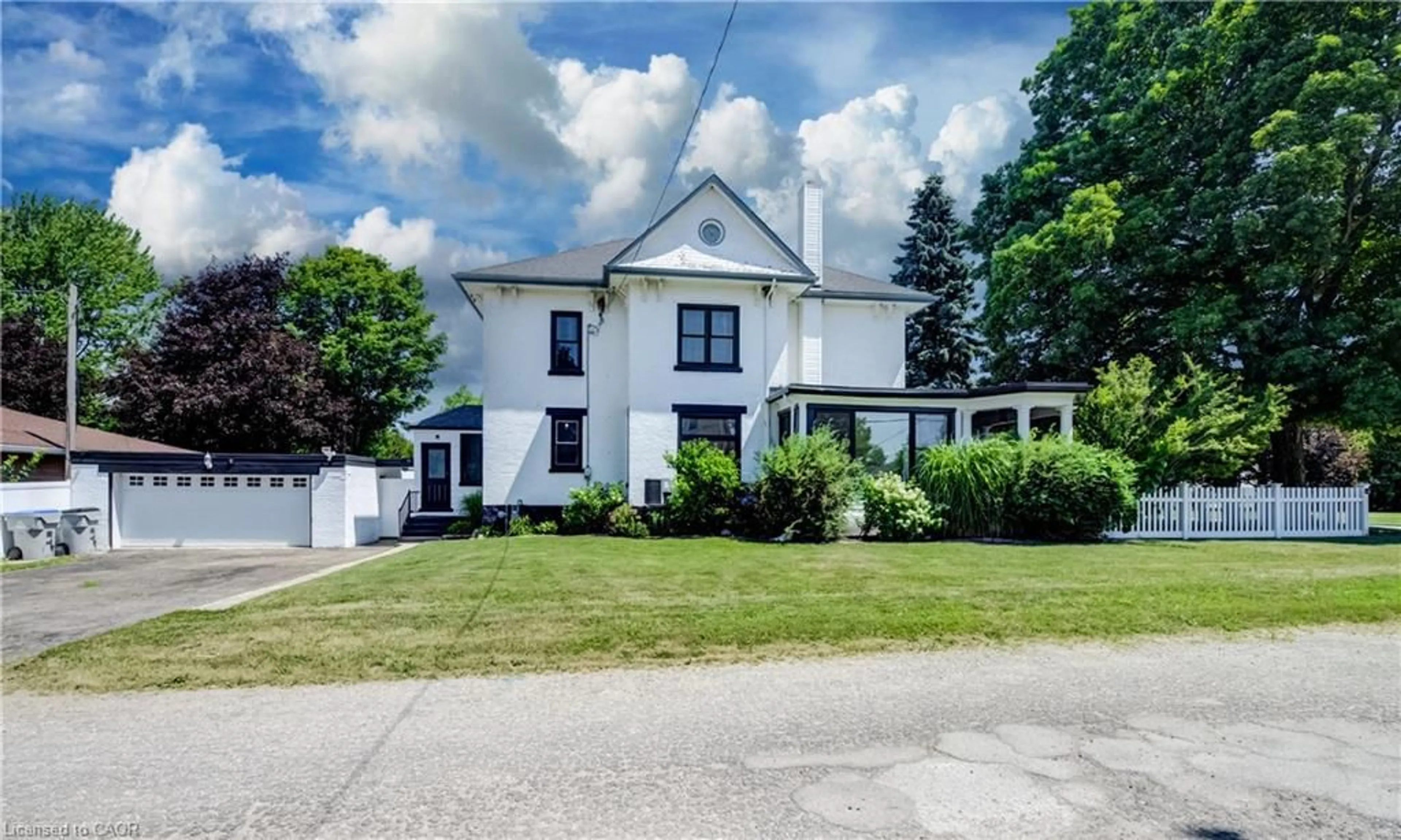 A pic from outside/outdoor area/front of a property/back of a property/a pic from drone, street for 290 Turnberry St, Brussels Ontario N0G 1H0