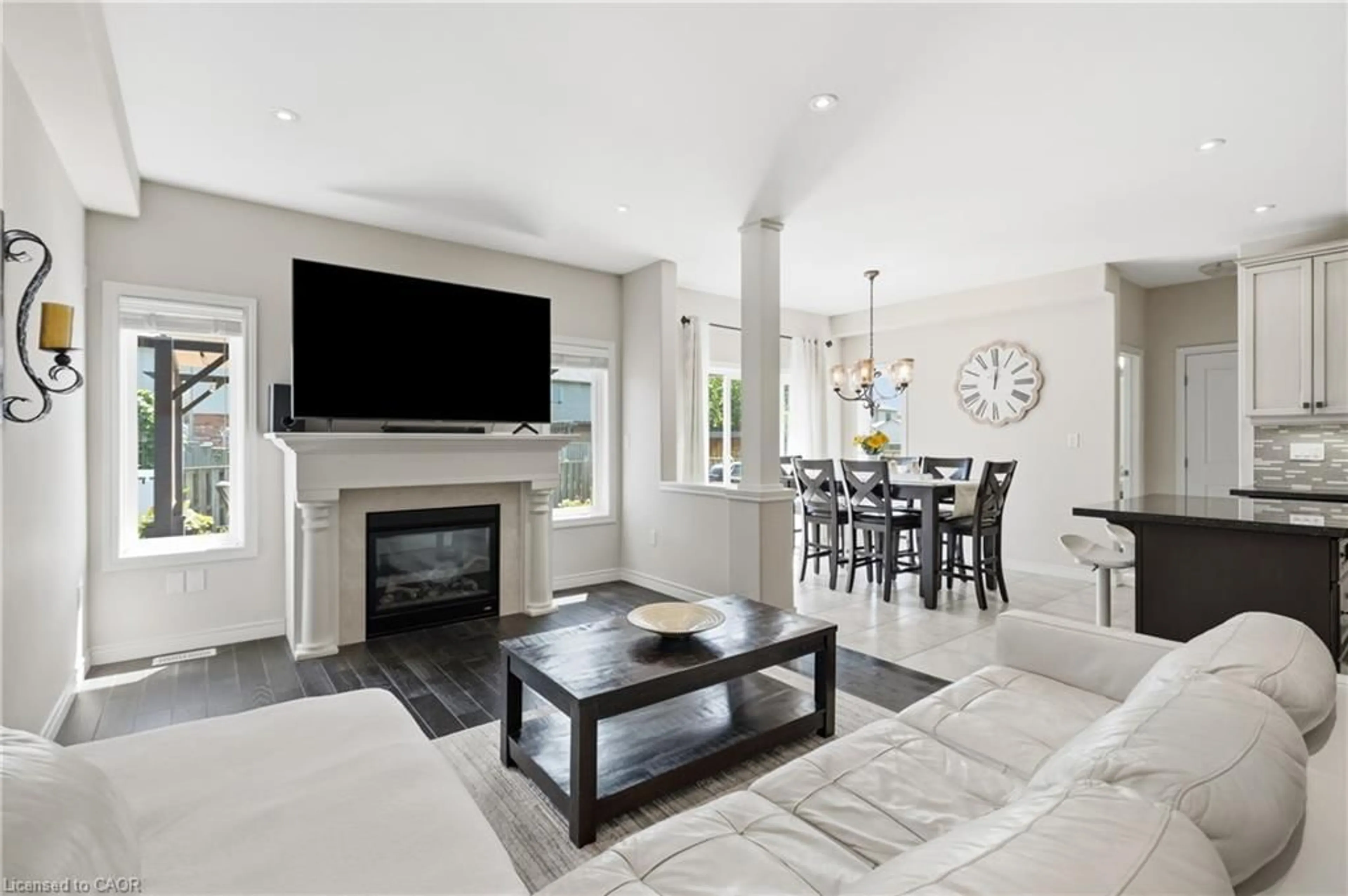 Living room with furniture, ceramic/tile floor for Terr, Lincoln Ontario L0R 1B3