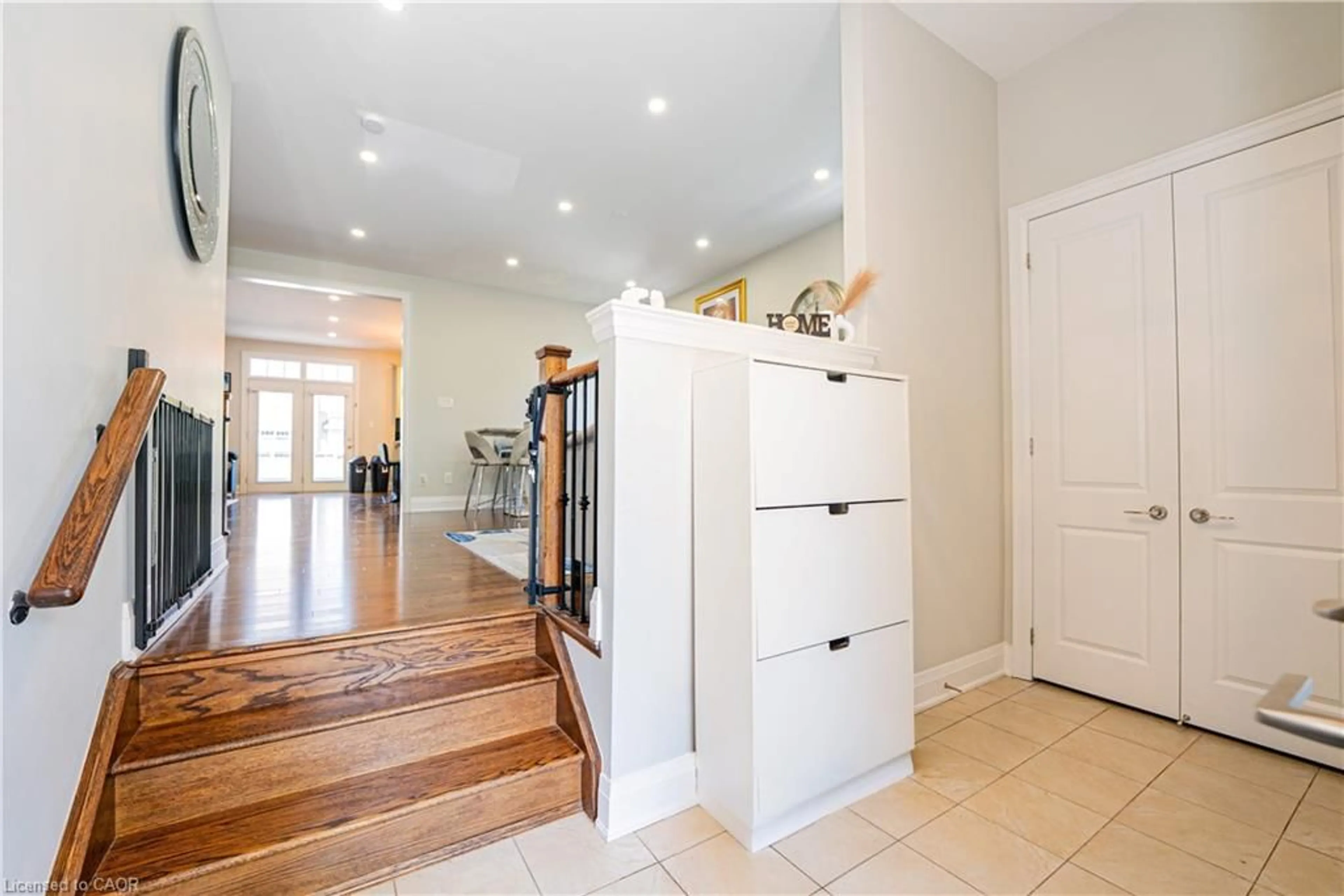 Indoor entryway for 47 Legendary Cir, Brampton Ontario L6Y 0S1