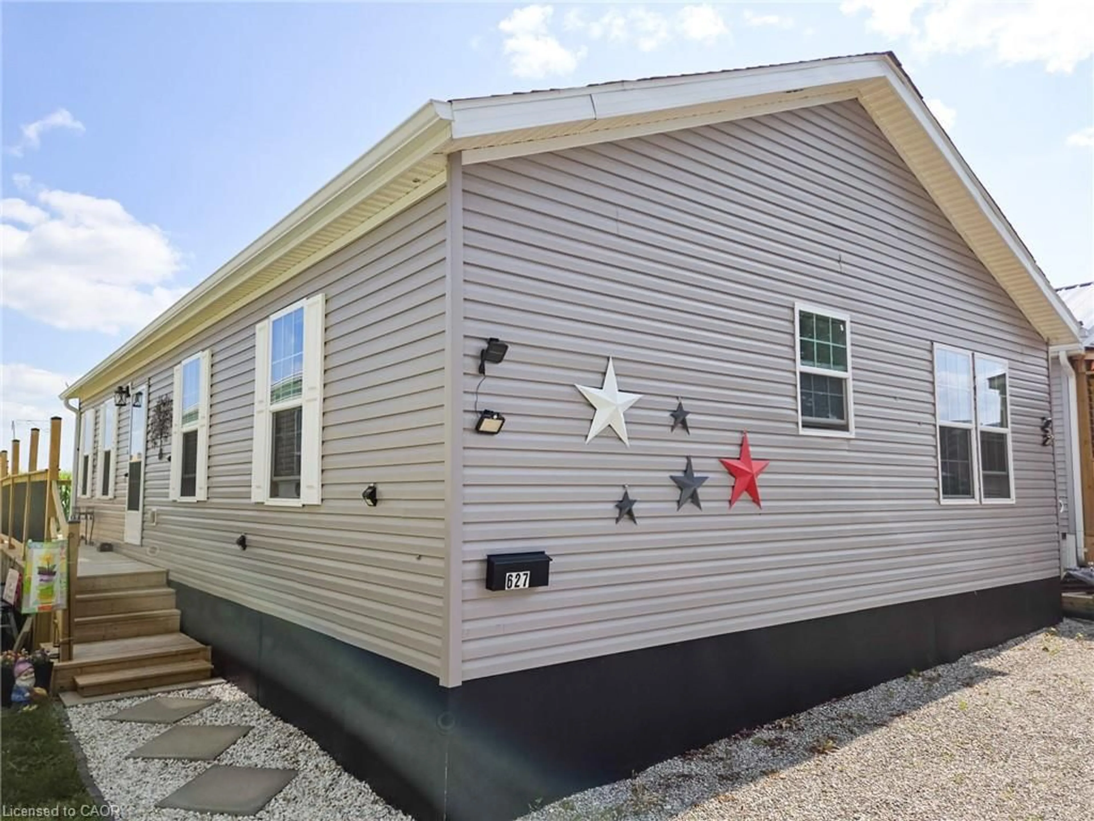 Home with vinyl exterior material, building for 99 FOURTH Fourth Concession Rd #627, Burford Ontario N0E 1A0