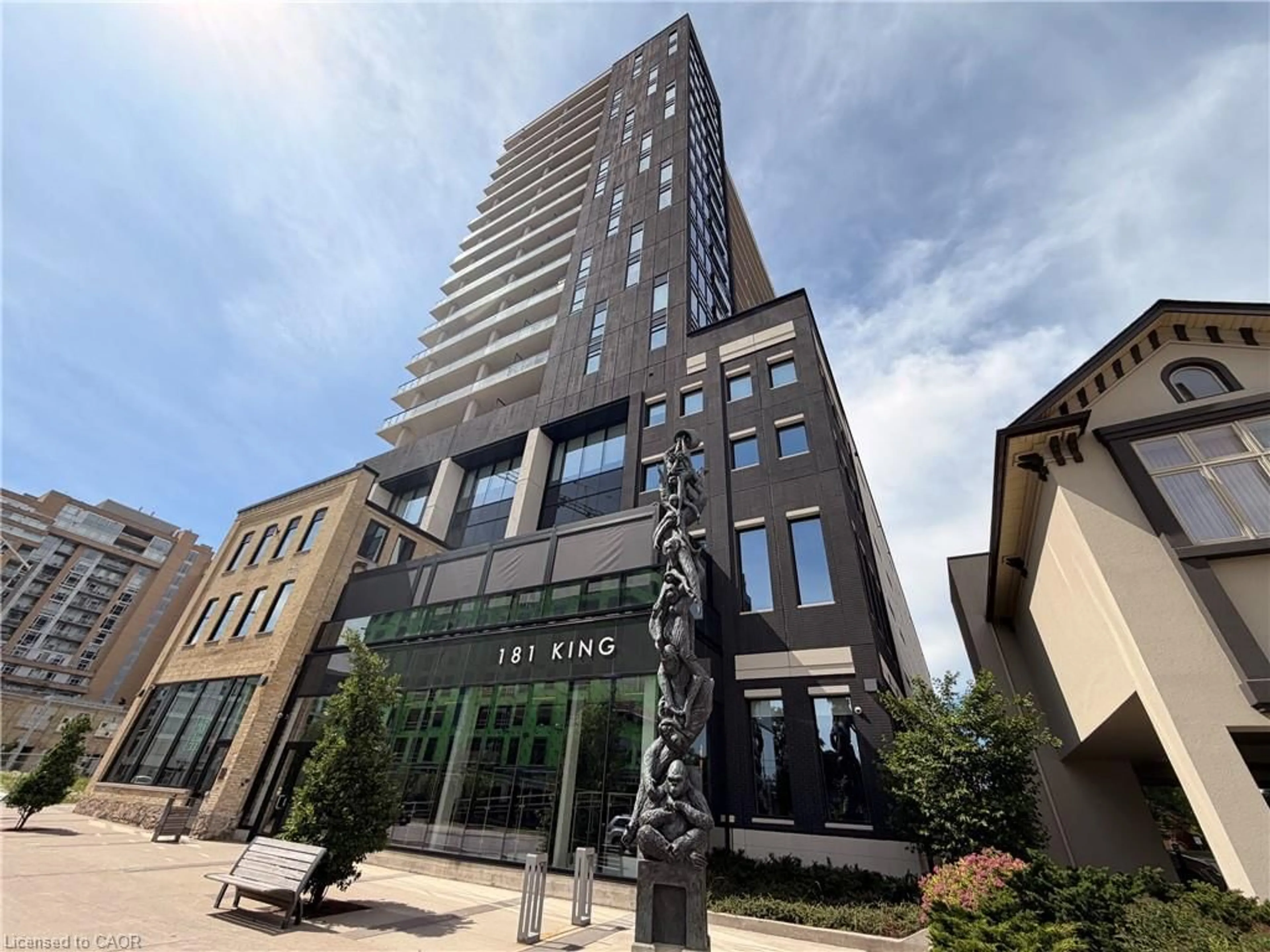 Indoor foyer for 181 King St #1002, Waterloo Ontario N2J 0E7
