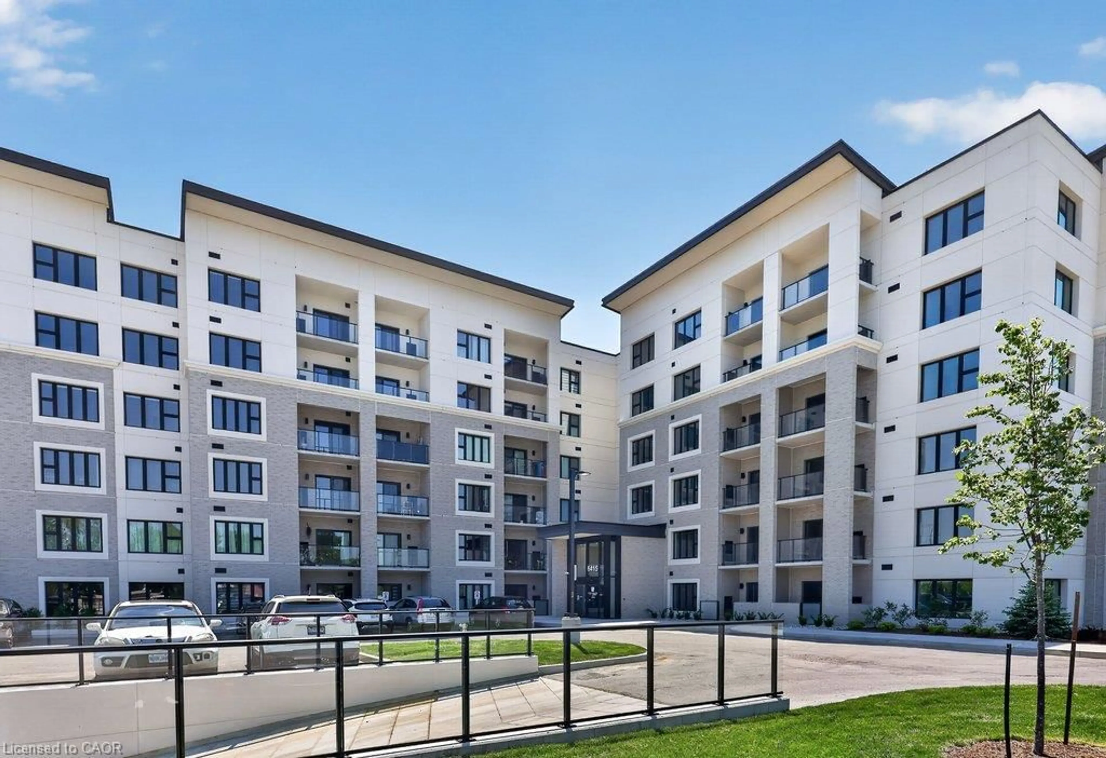 Patio, building for 6415 Regional Road 25 #312, Milton Ontario L9T 9M9