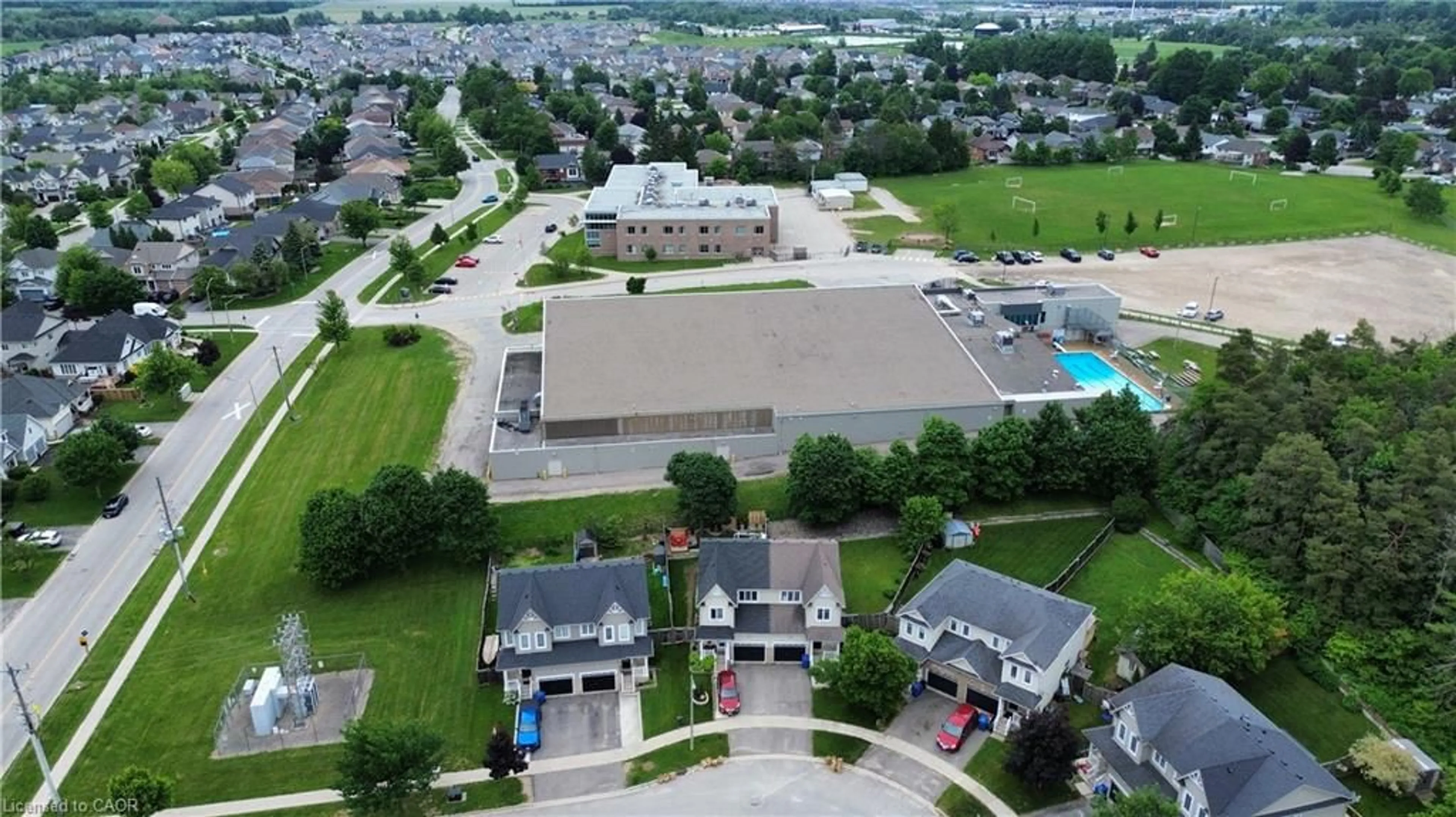 A pic from outside/outdoor area/front of a property/back of a property/a pic from drone, unknown for 416 Orvis Cres, Shelburne Ontario L9V 3E6