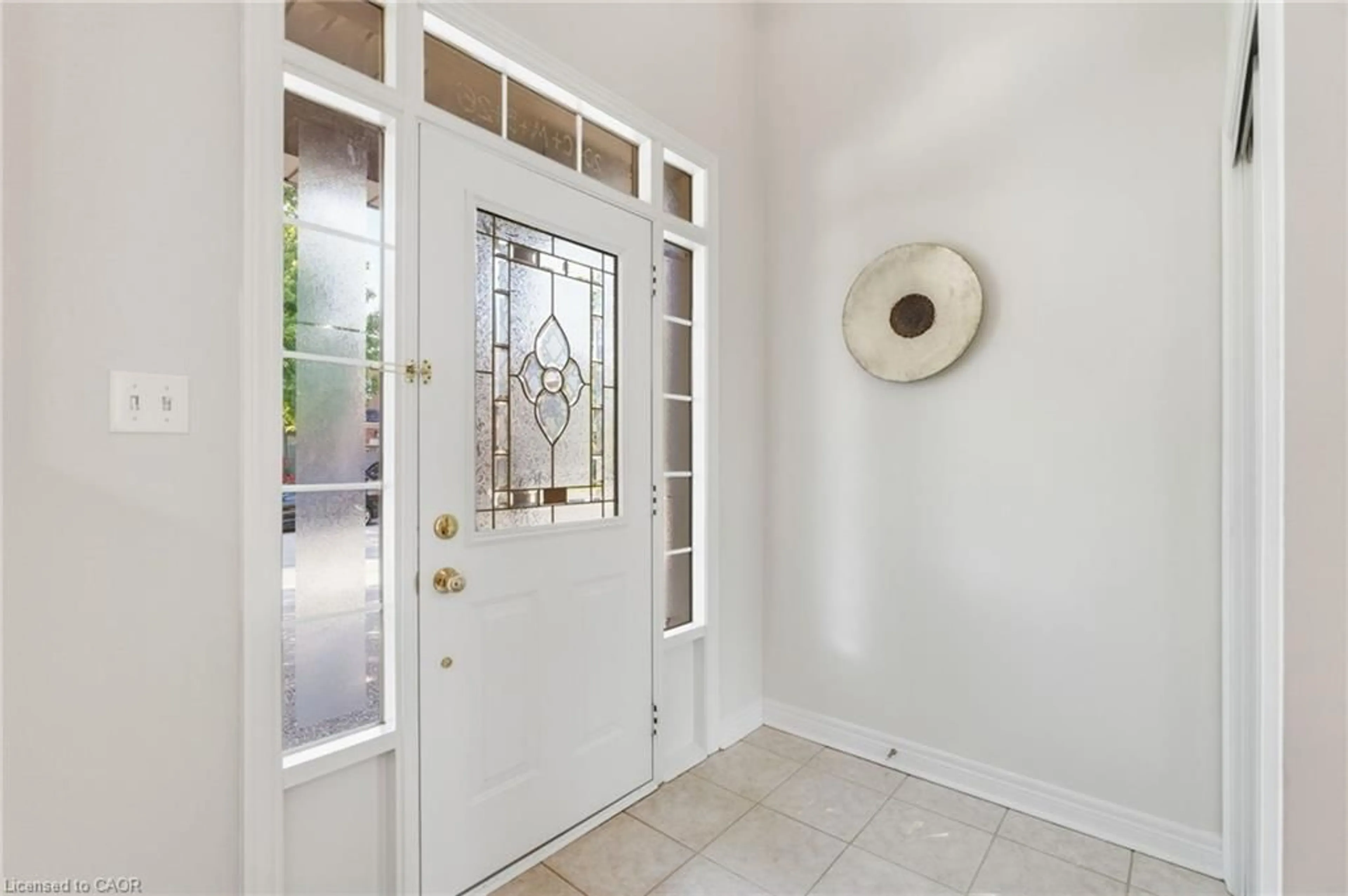 Indoor entryway for Cir, Oakville Ontario L6M 5B5