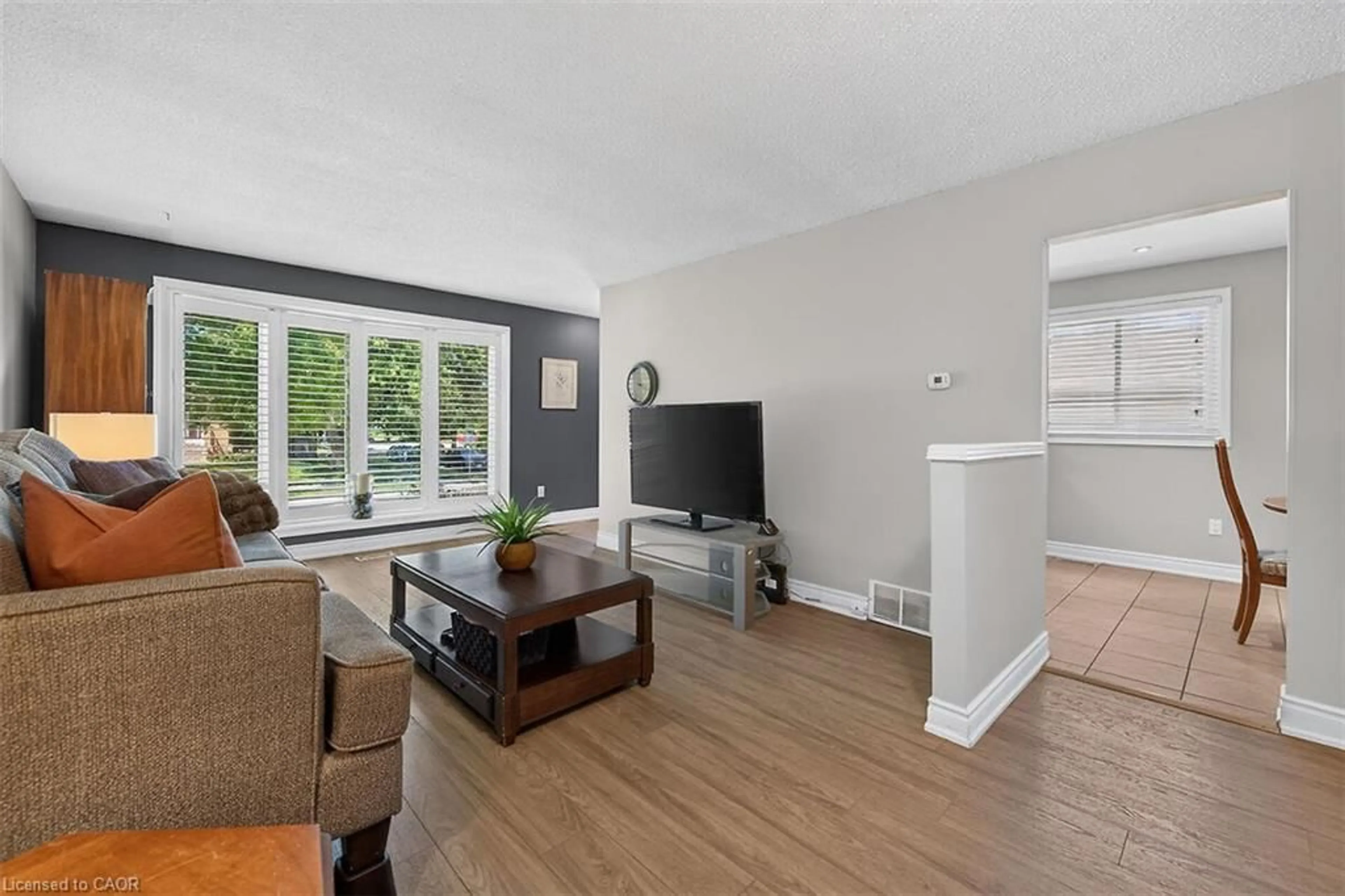 Living room with furniture, unknown for Dr, Stoney Creek Ontario L8J 1V7