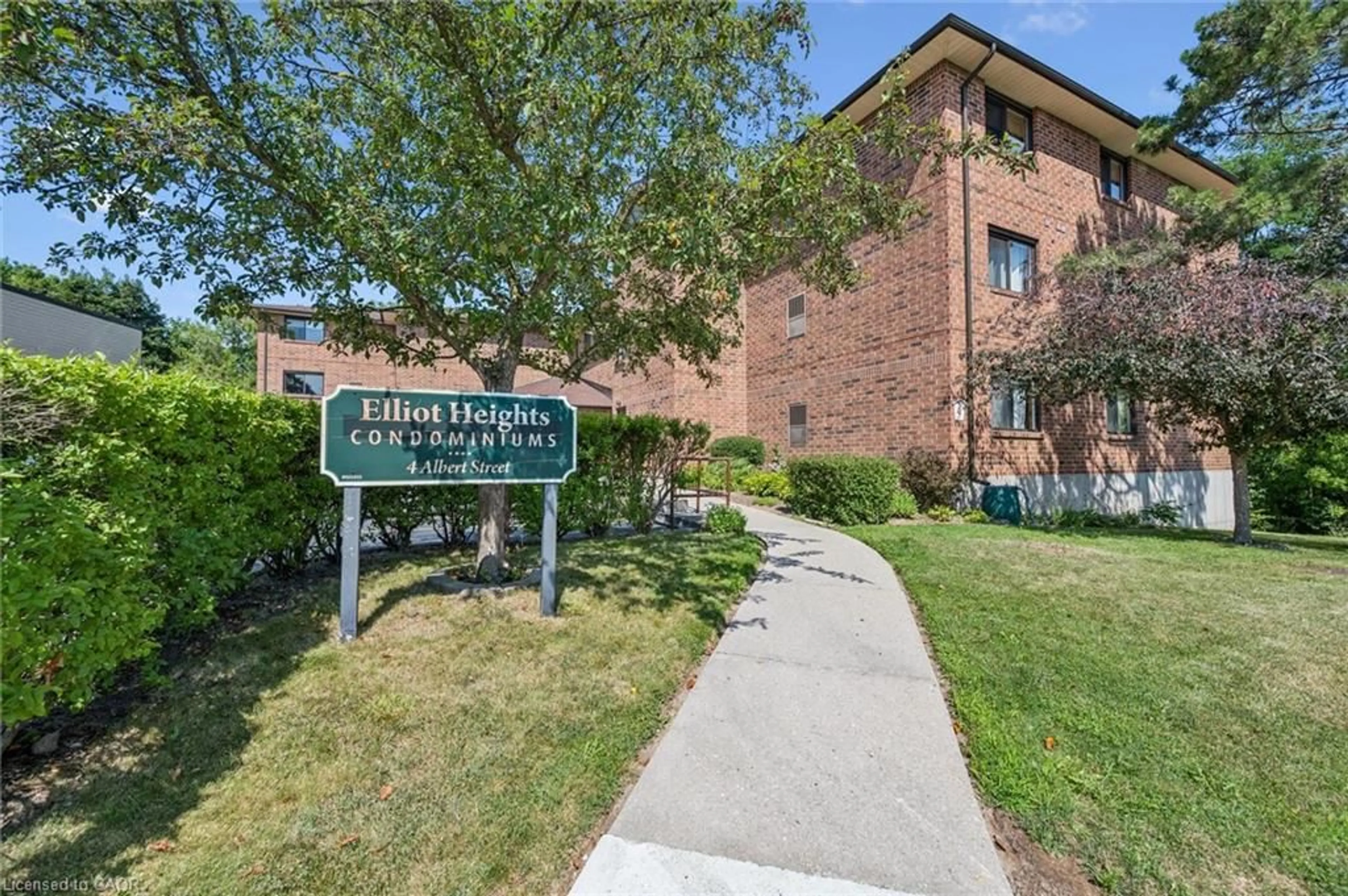Indoor foyer for 4 Albert St #105, Cambridge Ontario N1R 3M4