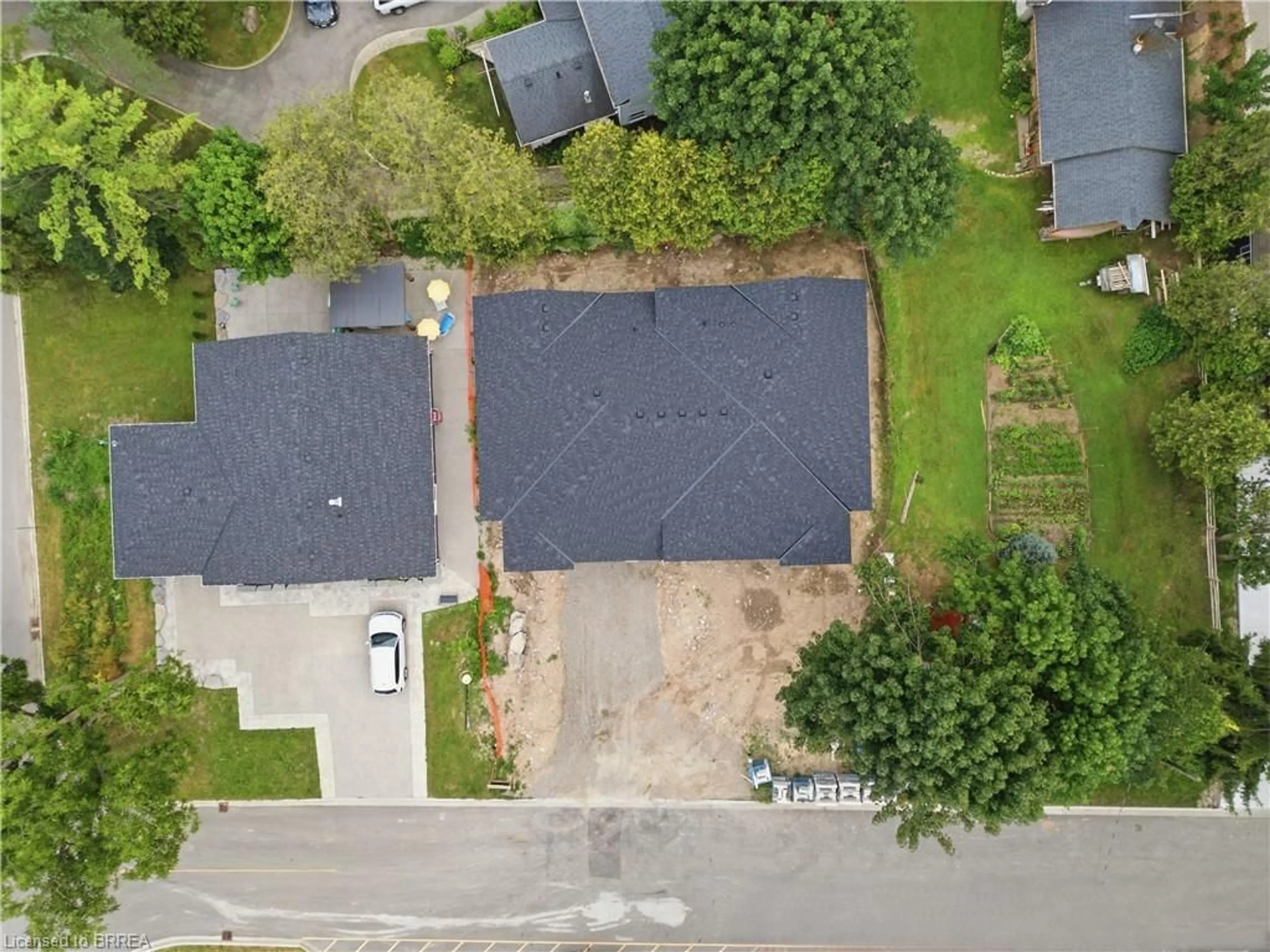 A pic from outside/outdoor area/front of a property/back of a property/a pic from drone, street for 63 Laurel St, Paris Ontario N3L 2H2